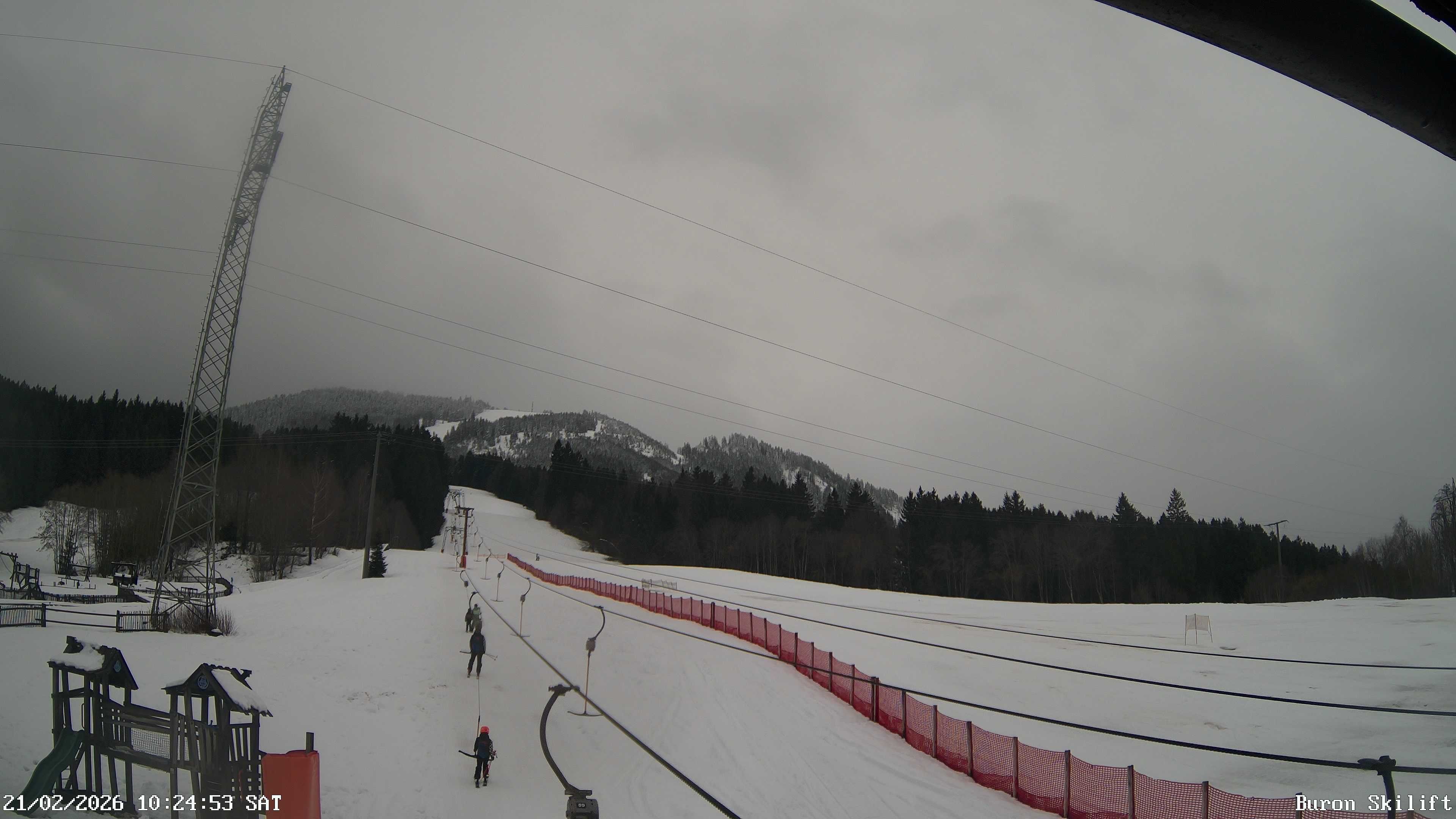 Archiv Foto Webcam Blick von der Talstation des Schlepplifts Buron auf den Lift und die Piste