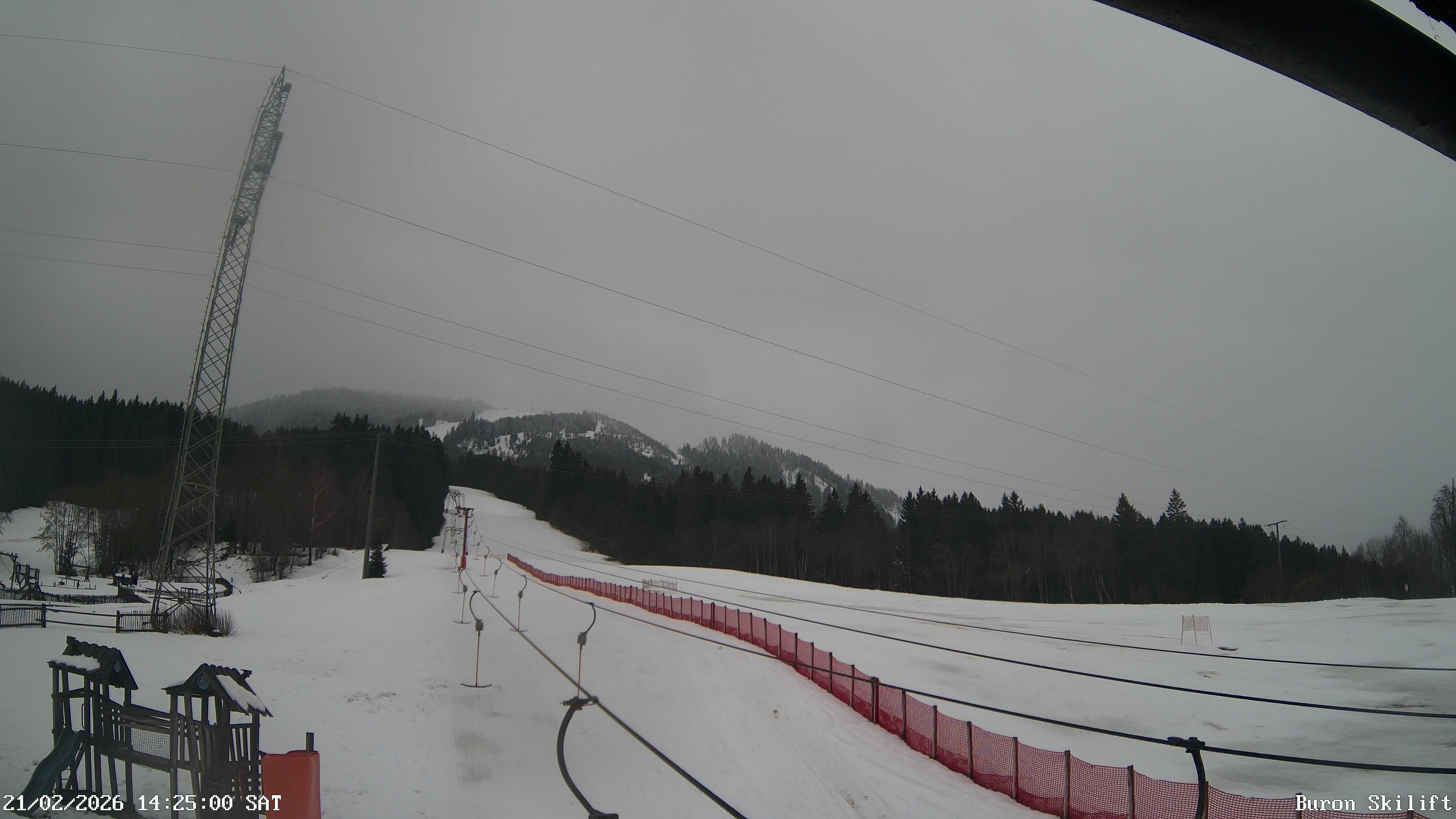 Archiv Foto Webcam Blick von der Talstation des Schlepplifts Buron auf den Lift und die Piste