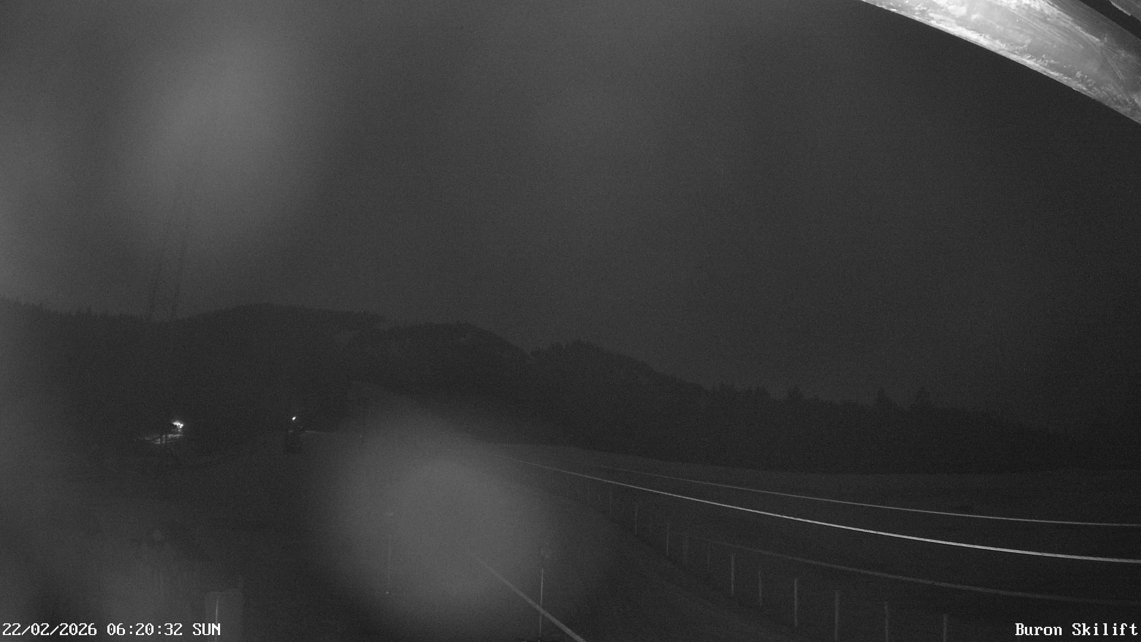 Archiv Foto Webcam Blick von der Talstation des Schlepplifts Buron auf den Lift und die Piste