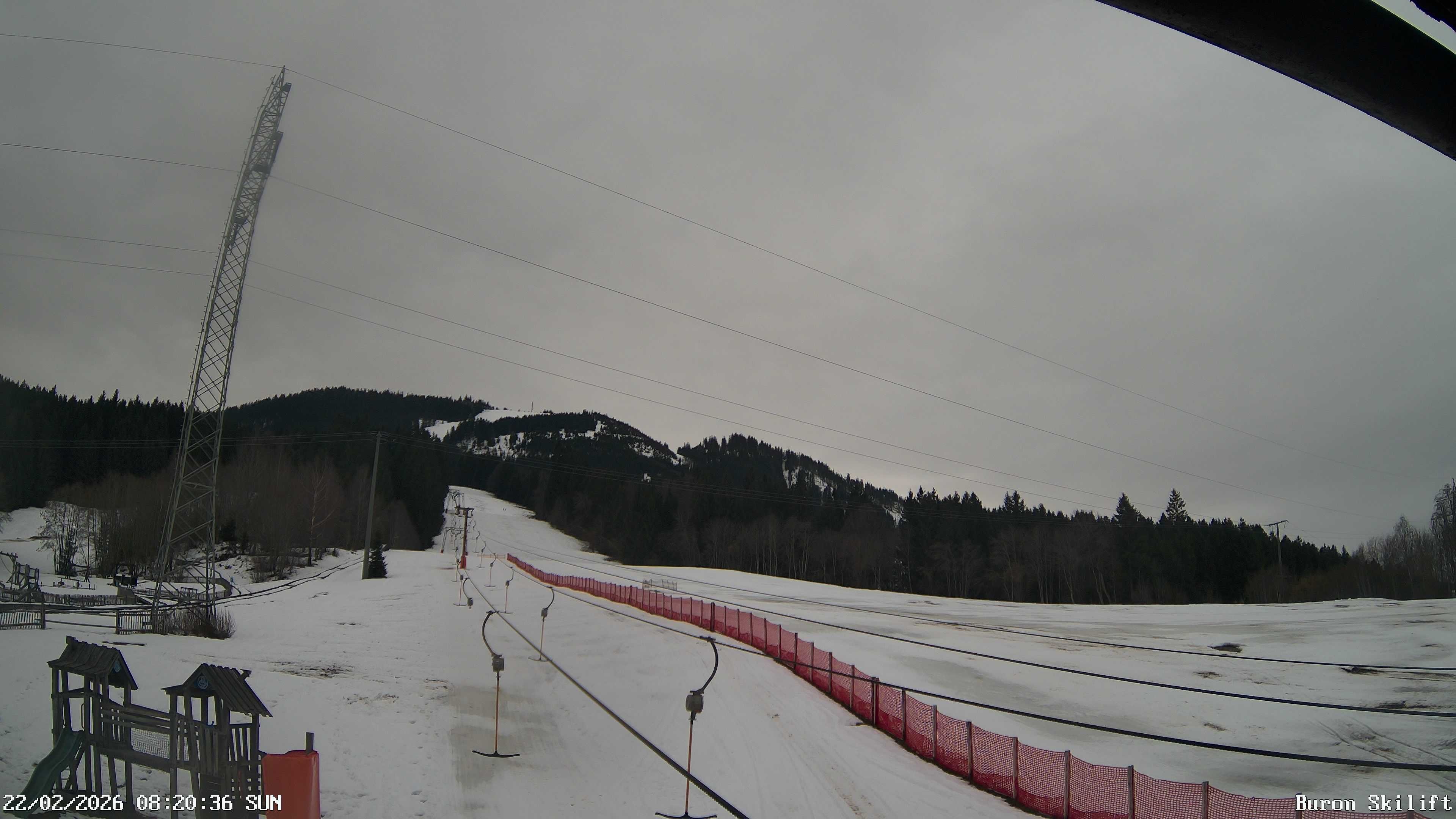 Archiv Foto Webcam Blick von der Talstation des Schlepplifts Buron auf den Lift und die Piste