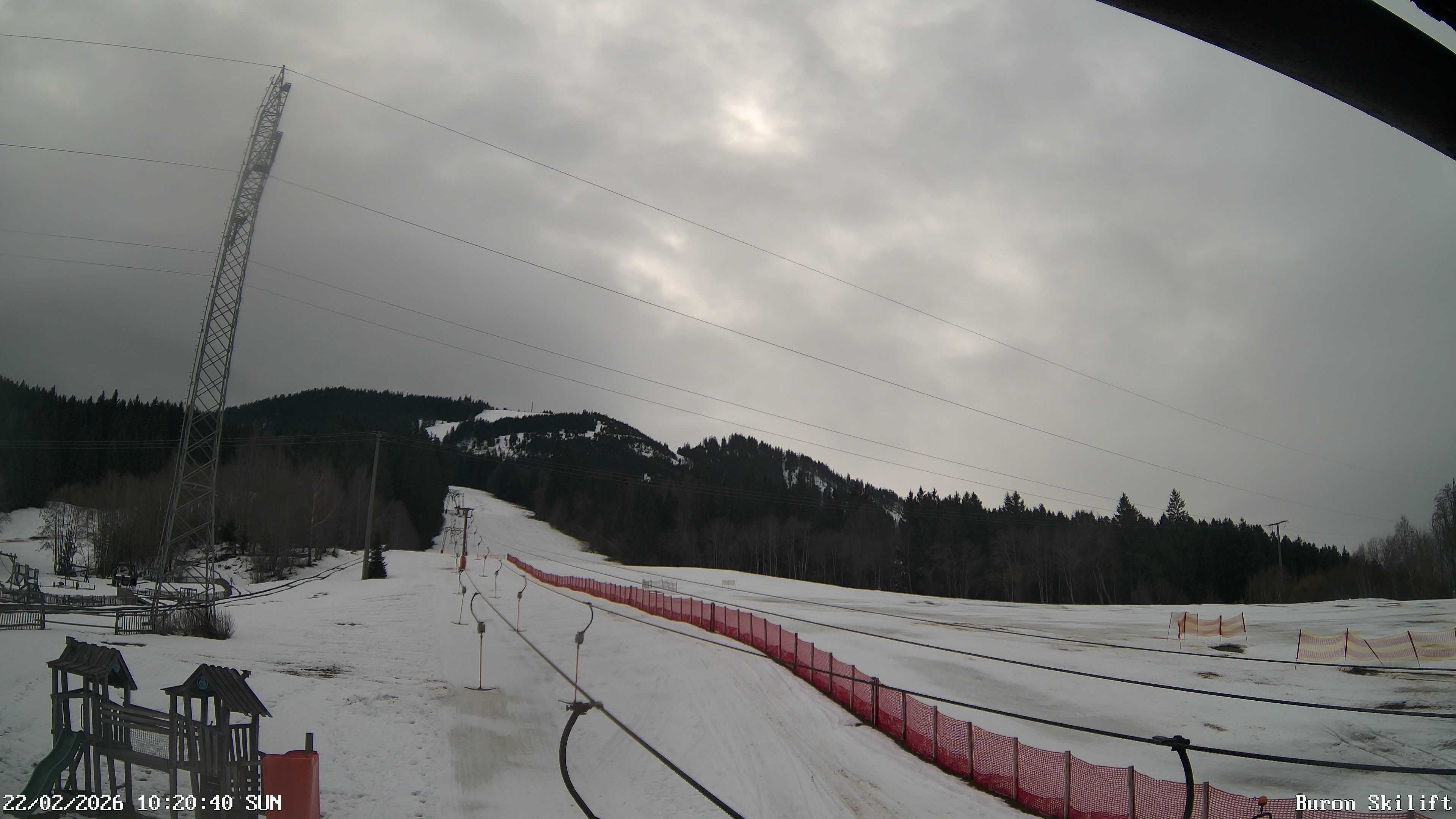 Archiv Foto Webcam Blick von der Talstation des Schlepplifts Buron auf den Lift und die Piste