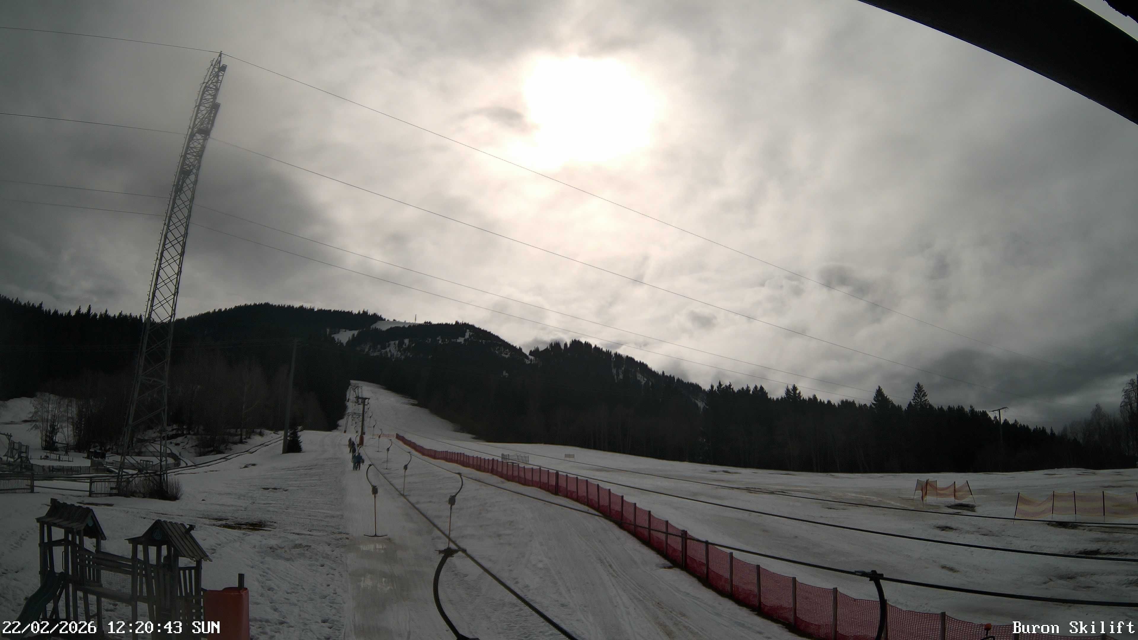 Archiv Foto Webcam Blick von der Talstation des Schlepplifts Buron auf den Lift und die Piste