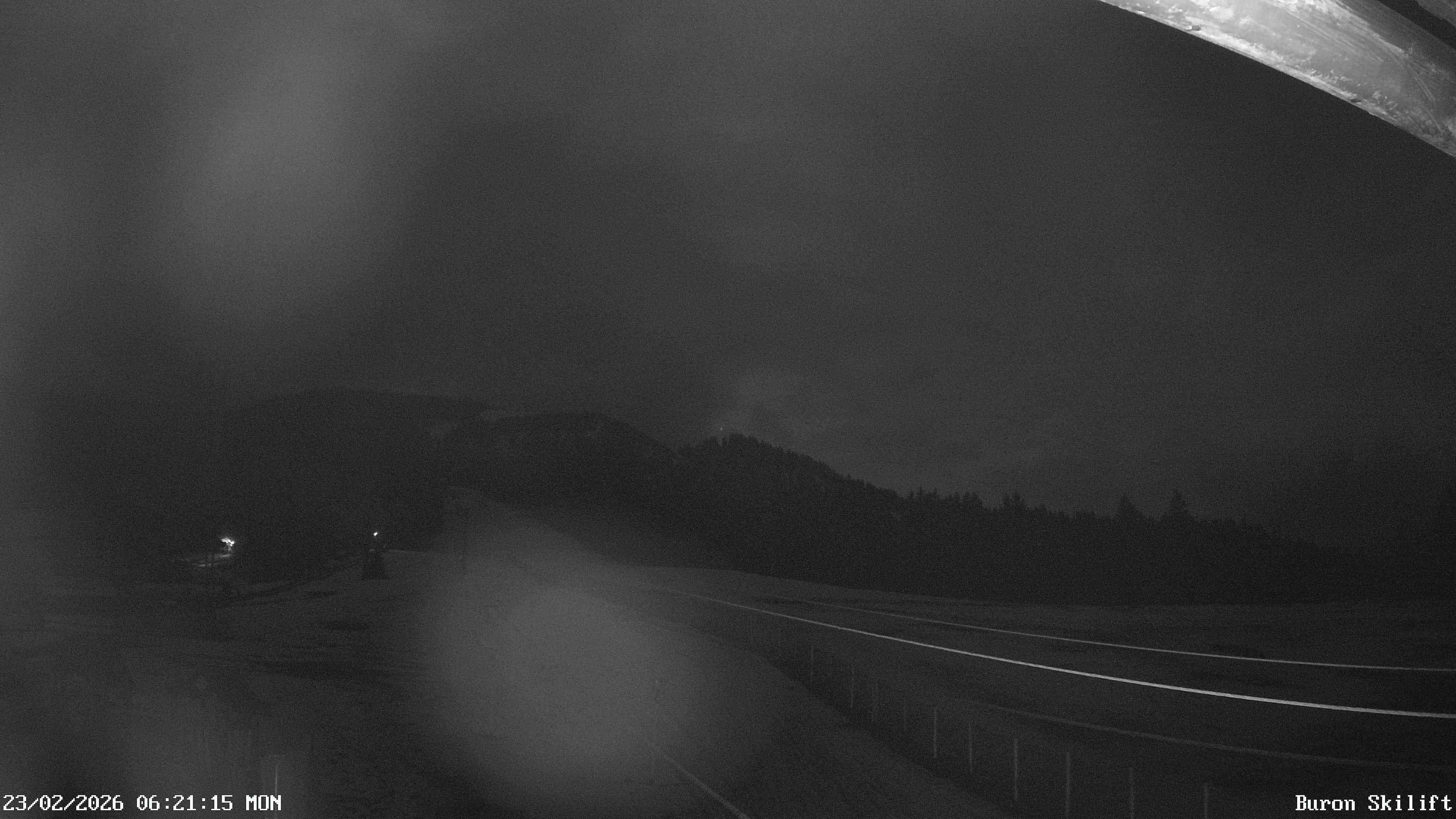 Archiv Foto Webcam Blick von der Talstation des Schlepplifts Buron auf den Lift und die Piste