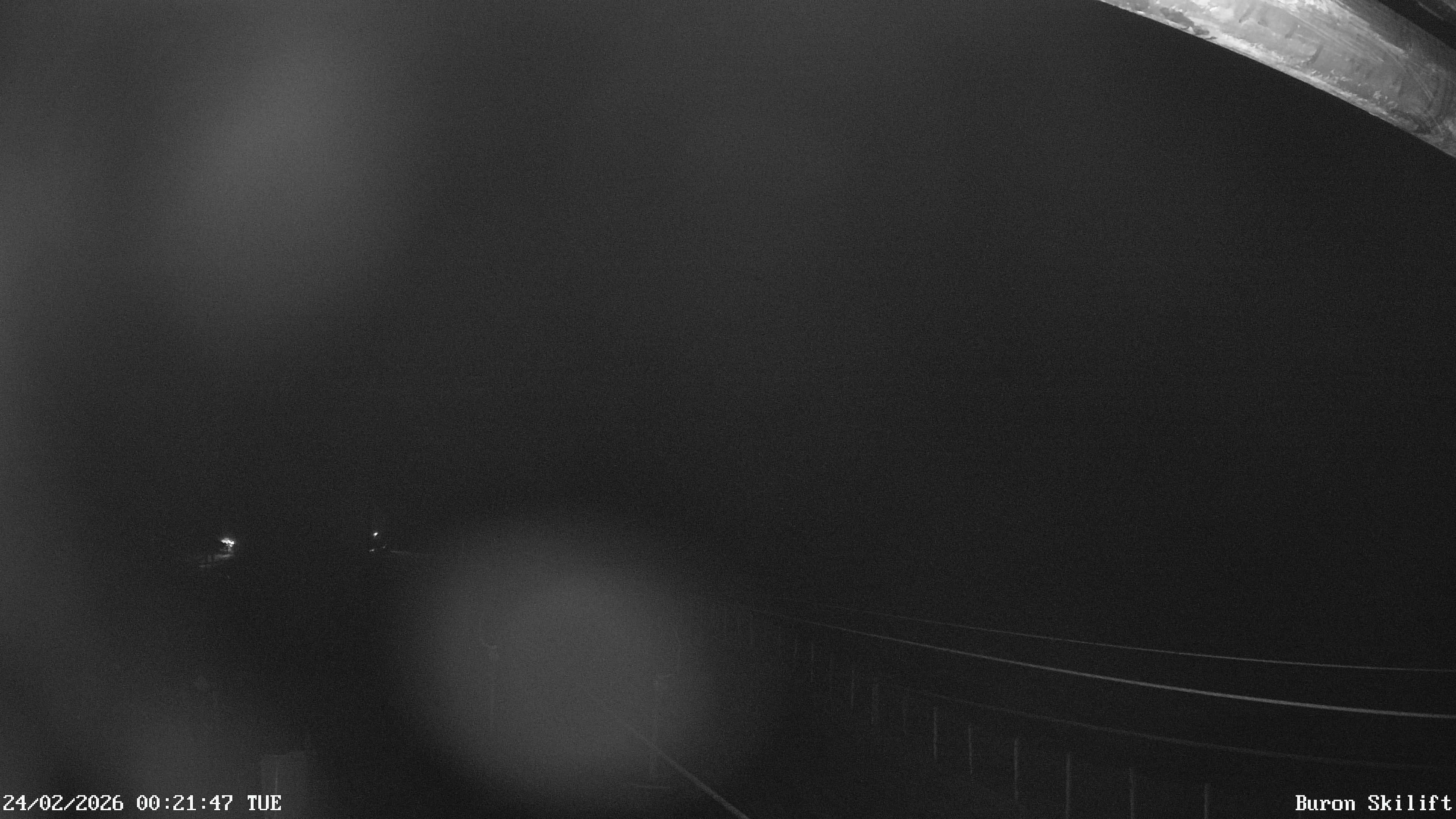 Archiv Foto Webcam Blick von der Talstation des Schlepplifts Buron auf den Lift und die Piste