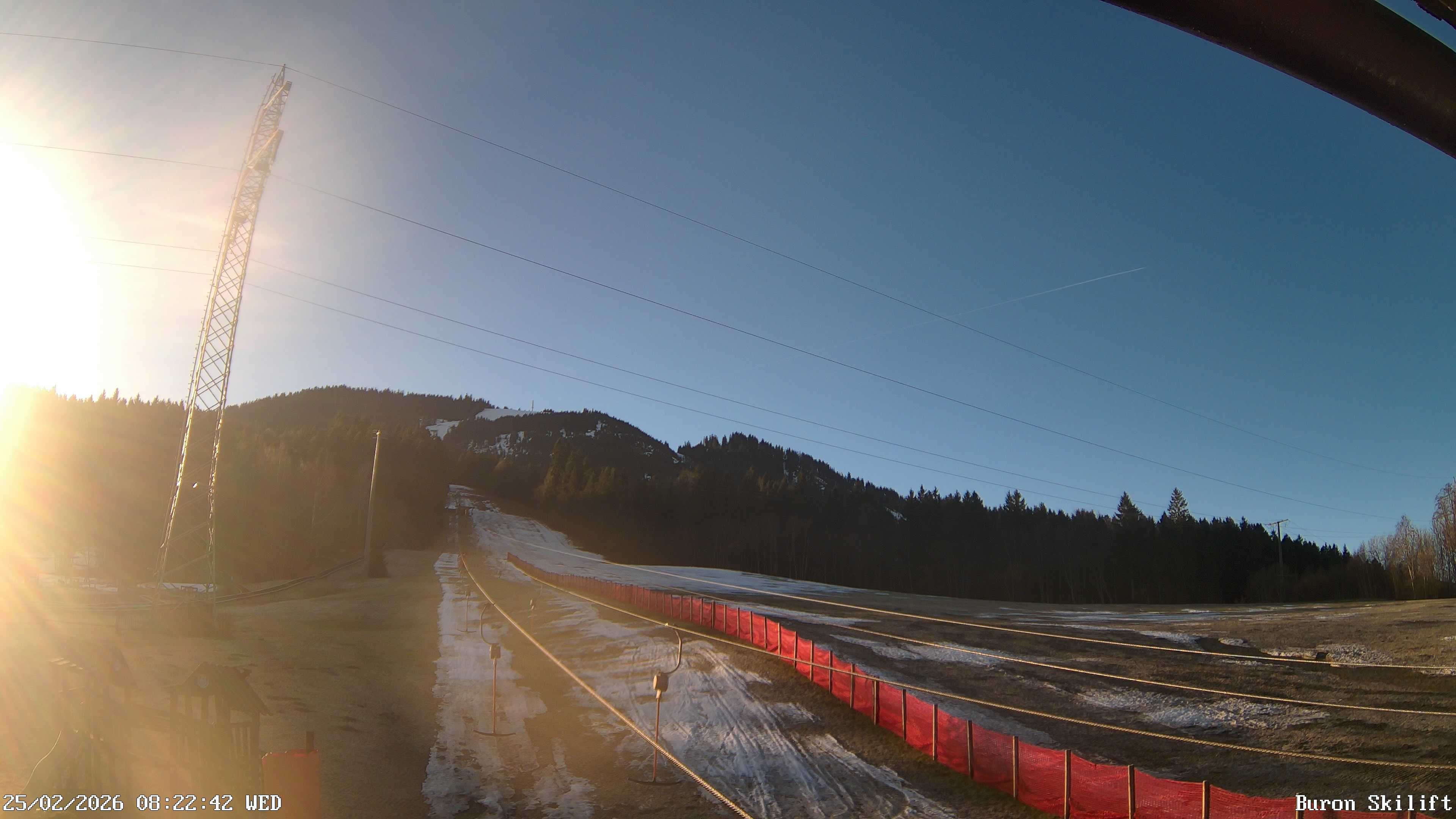 Archiv Foto Webcam Blick von der Talstation des Schlepplifts Buron auf den Lift und die Piste