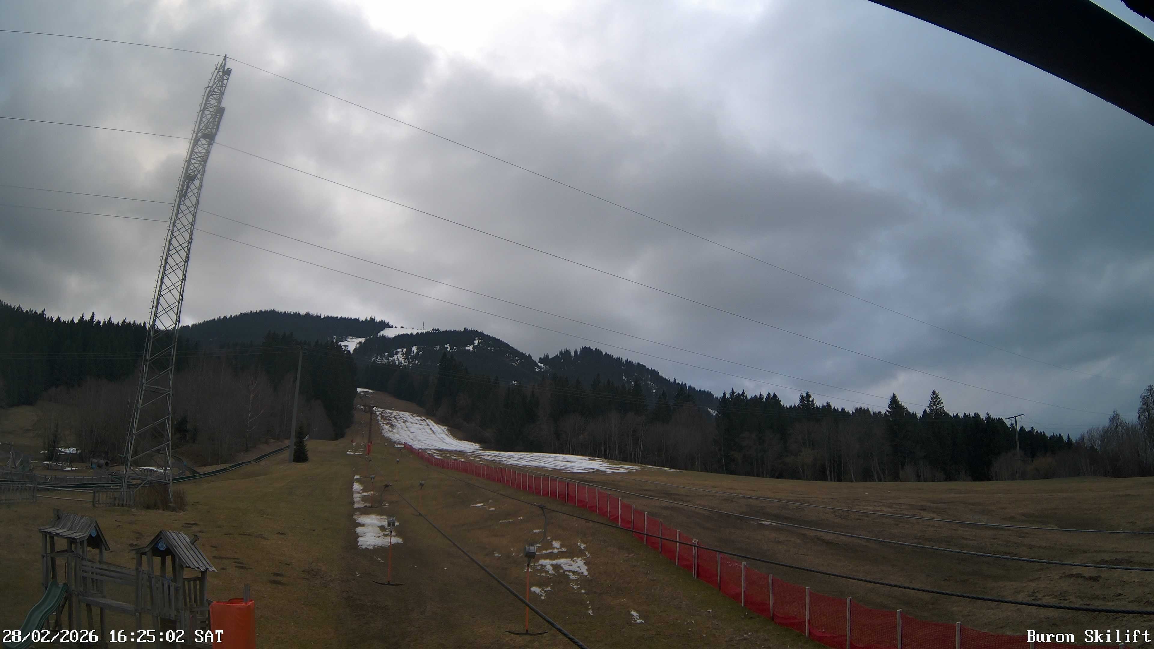 Archiv Foto Webcam Blick von der Talstation des Schlepplifts Buron auf den Lift und die Piste