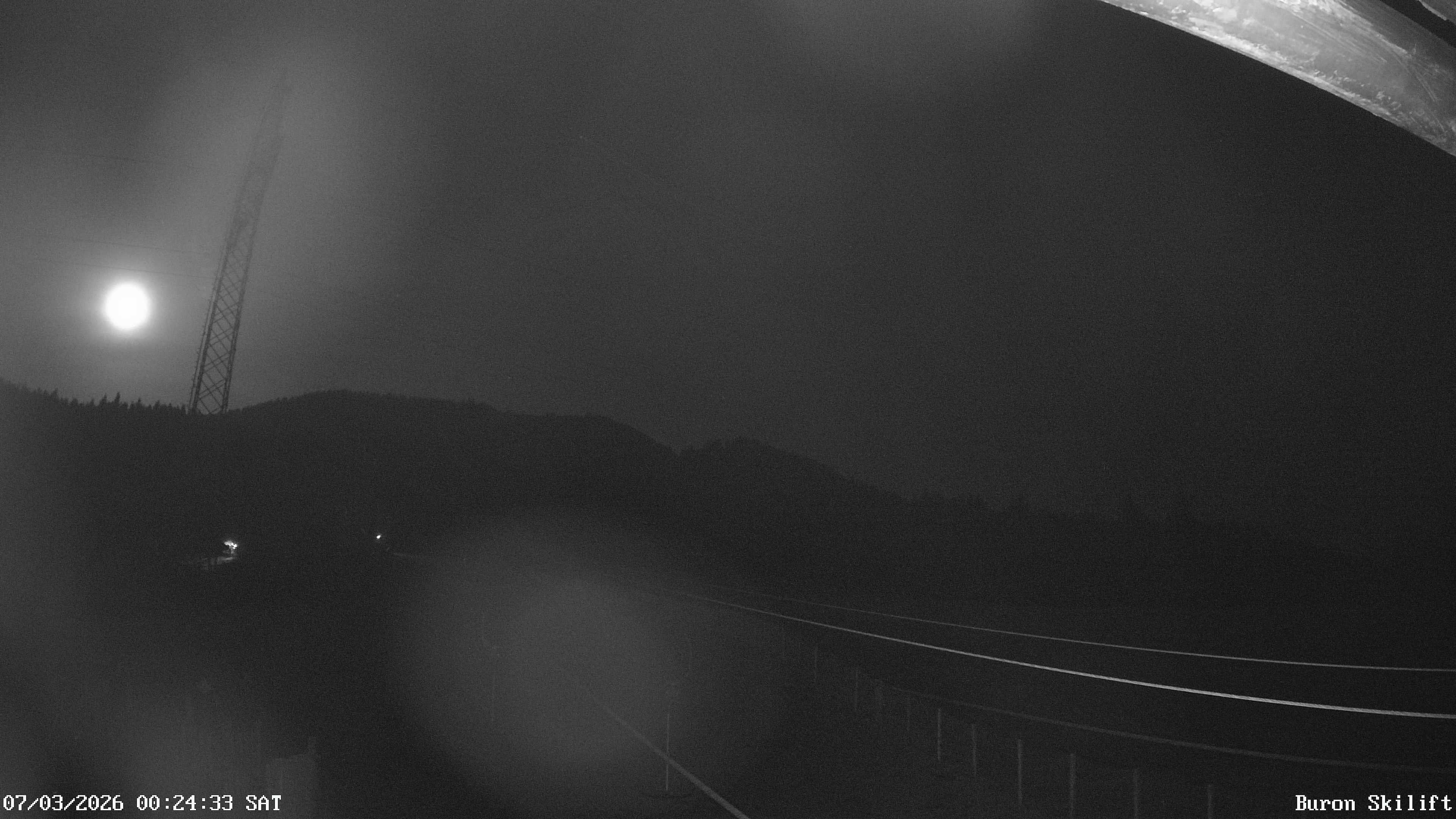 Archiv Foto Webcam Blick von der Talstation des Schlepplifts Buron auf den Lift und die Piste