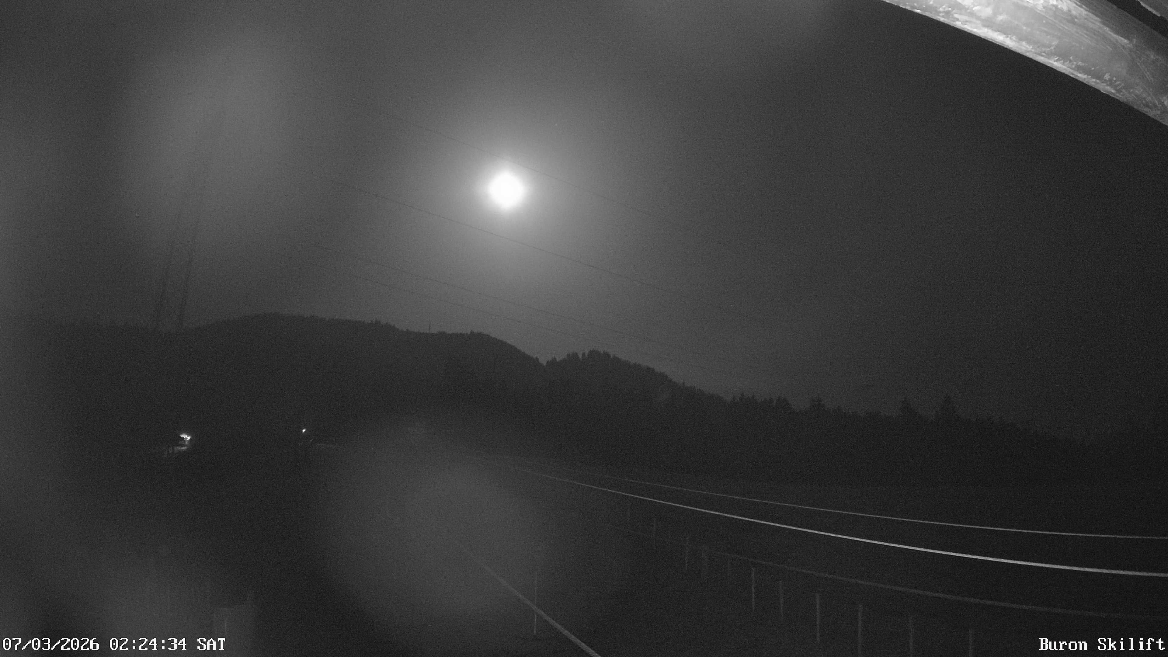 Archiv Foto Webcam Blick von der Talstation des Schlepplifts Buron auf den Lift und die Piste