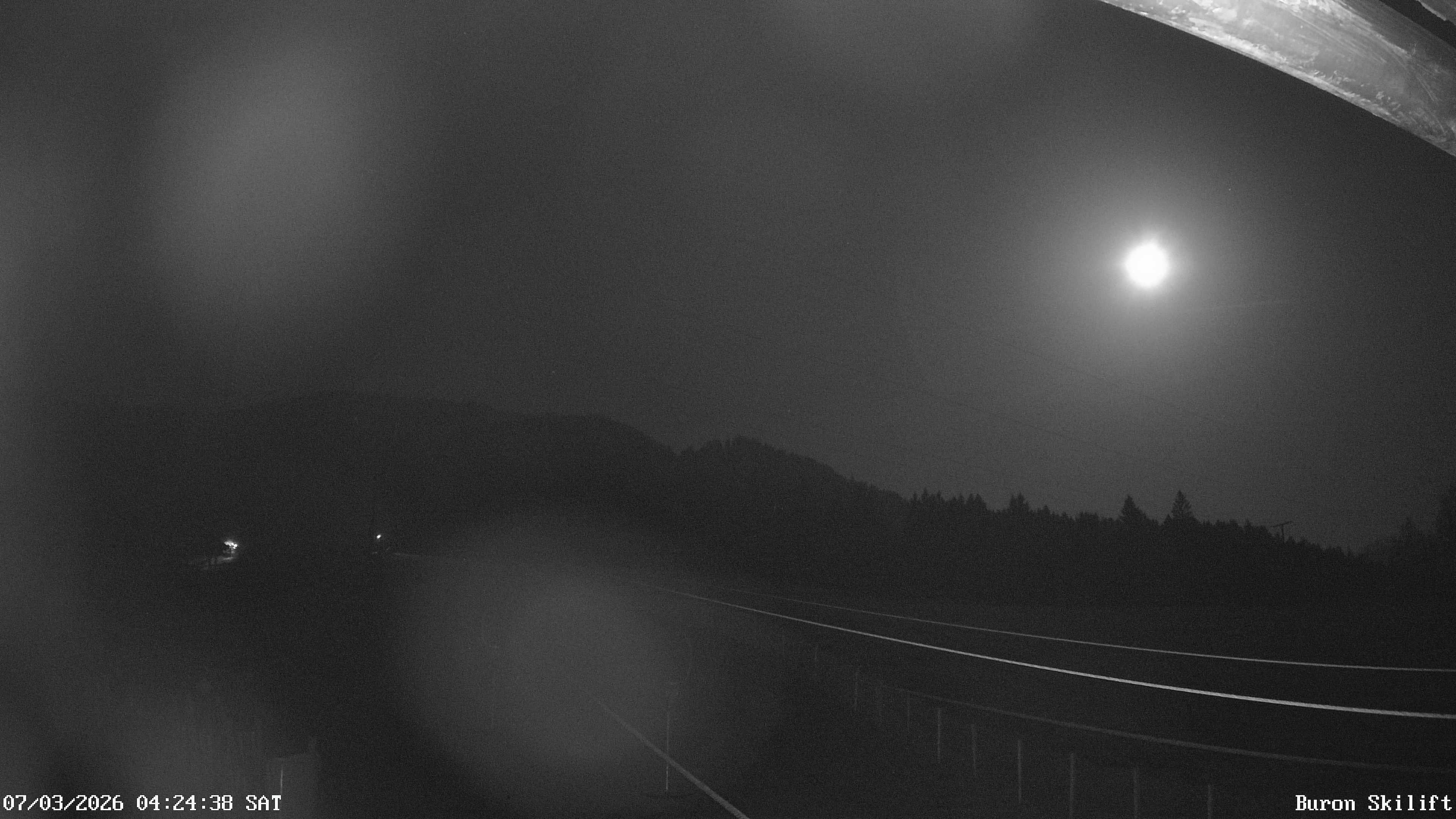 Archiv Foto Webcam Blick von der Talstation des Schlepplifts Buron auf den Lift und die Piste