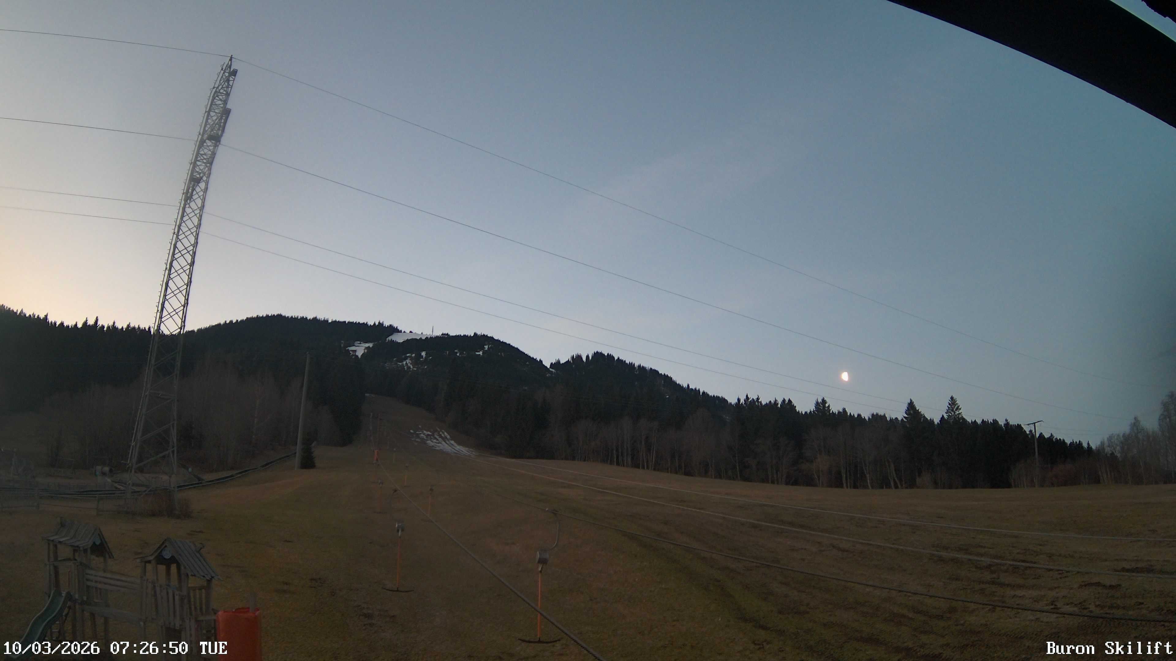 Archived image Webcam Enjoy the panoama view of the ski trail and lift in Buron