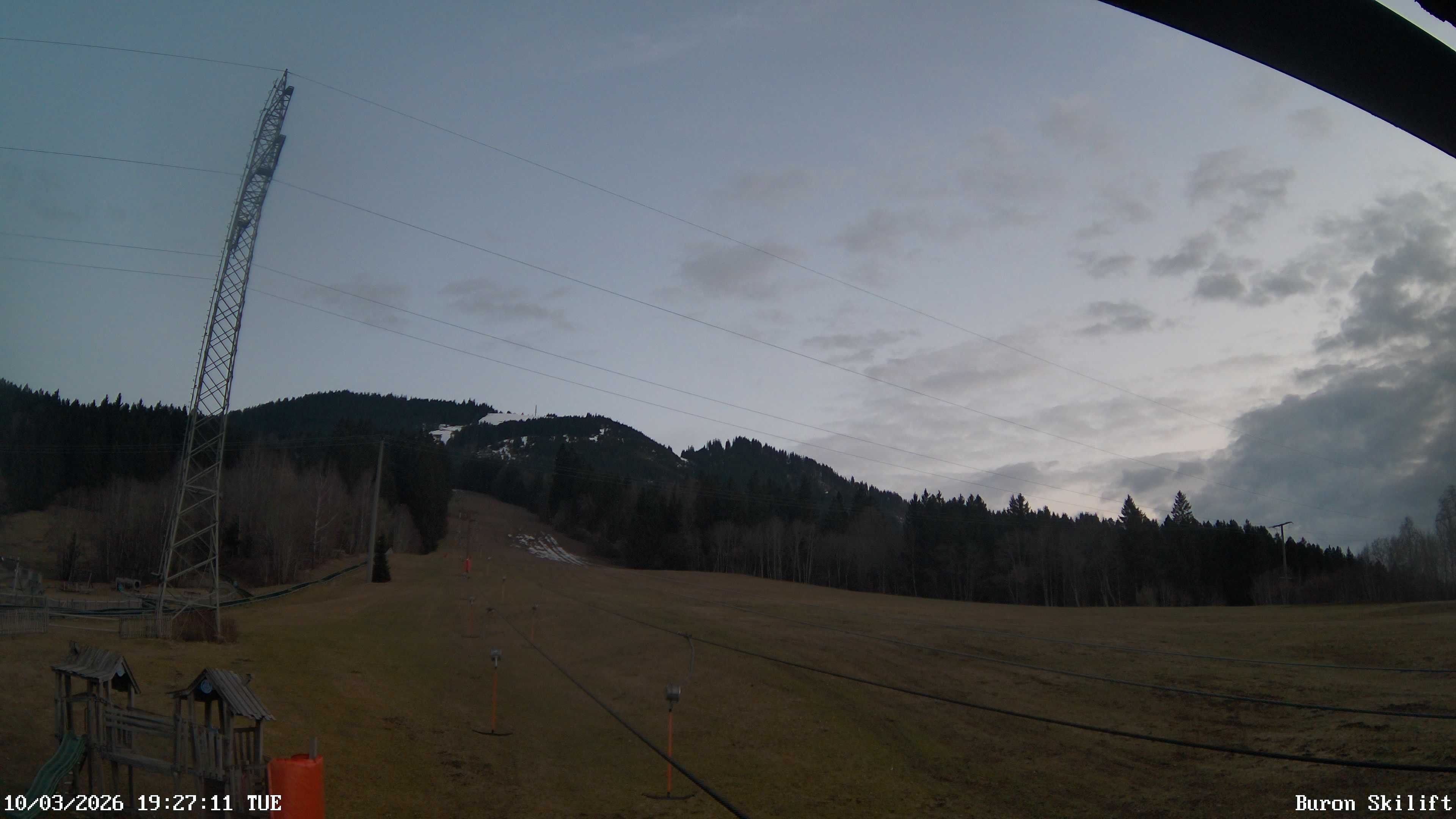 Archived image Webcam Enjoy the panoama view of the ski trail and lift in Buron