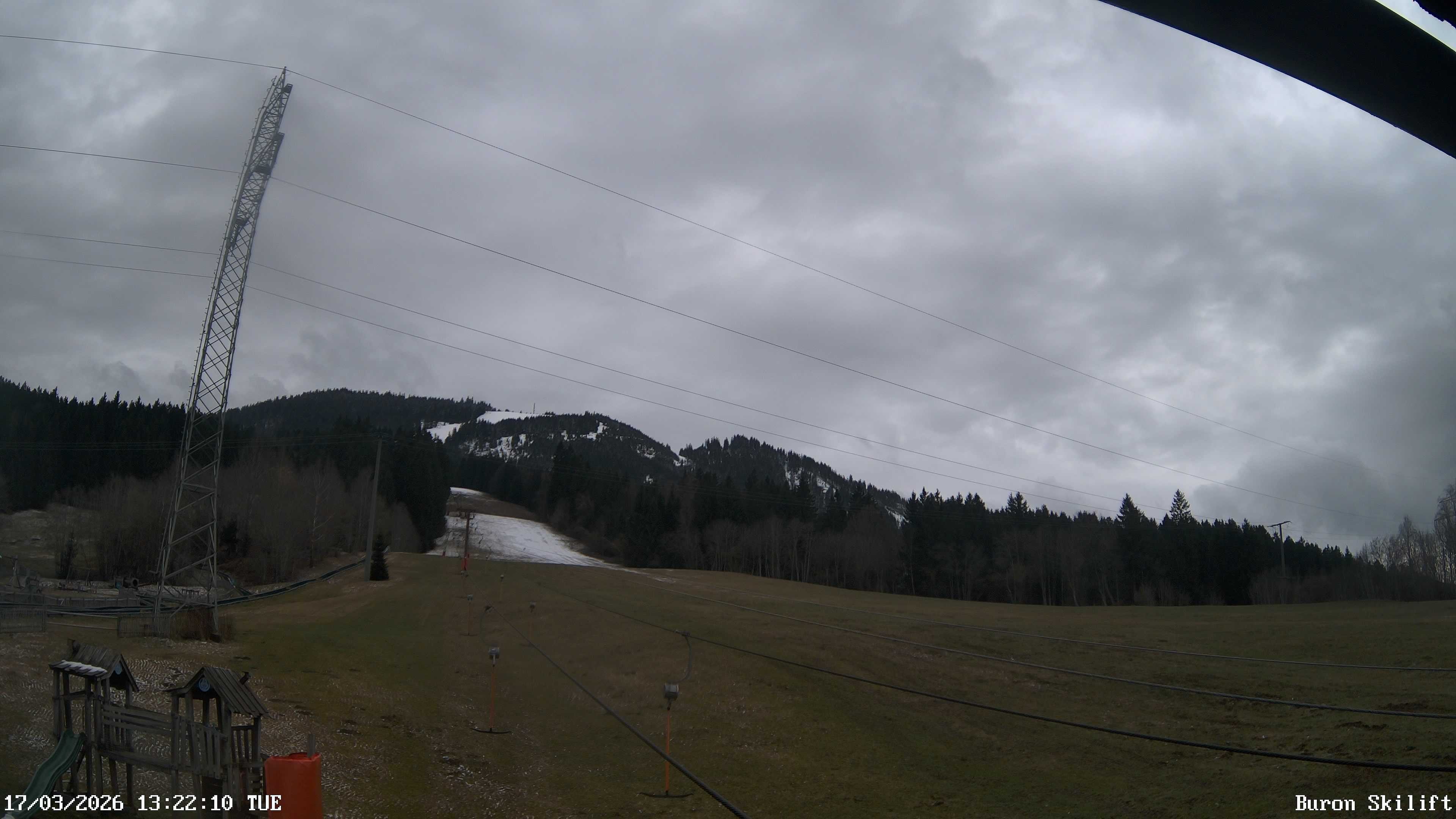 Archiv Foto Webcam Blick von der Talstation des Schlepplifts Buron auf den Lift und die Piste