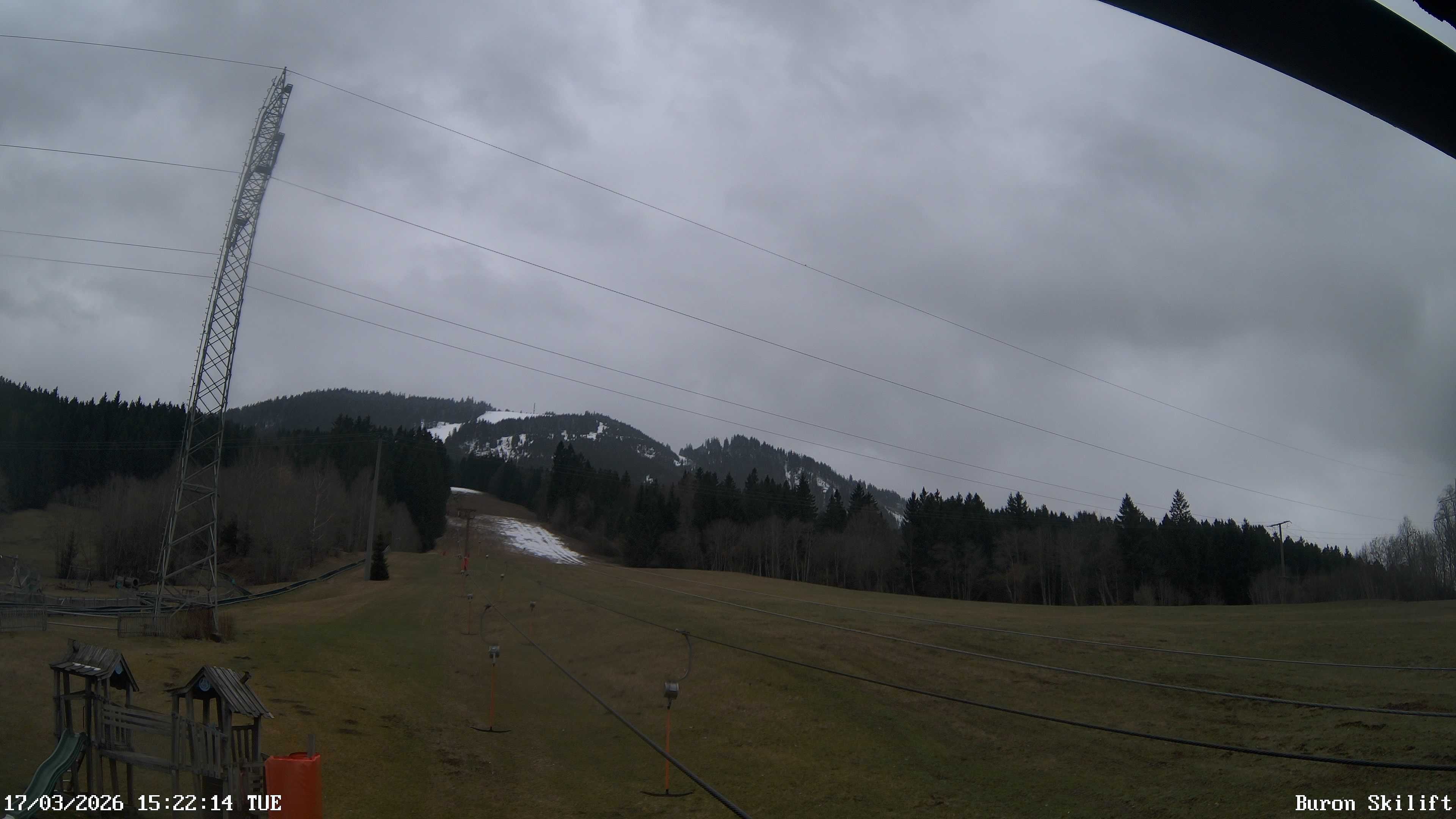Archiv Foto Webcam Blick von der Talstation des Schlepplifts Buron auf den Lift und die Piste