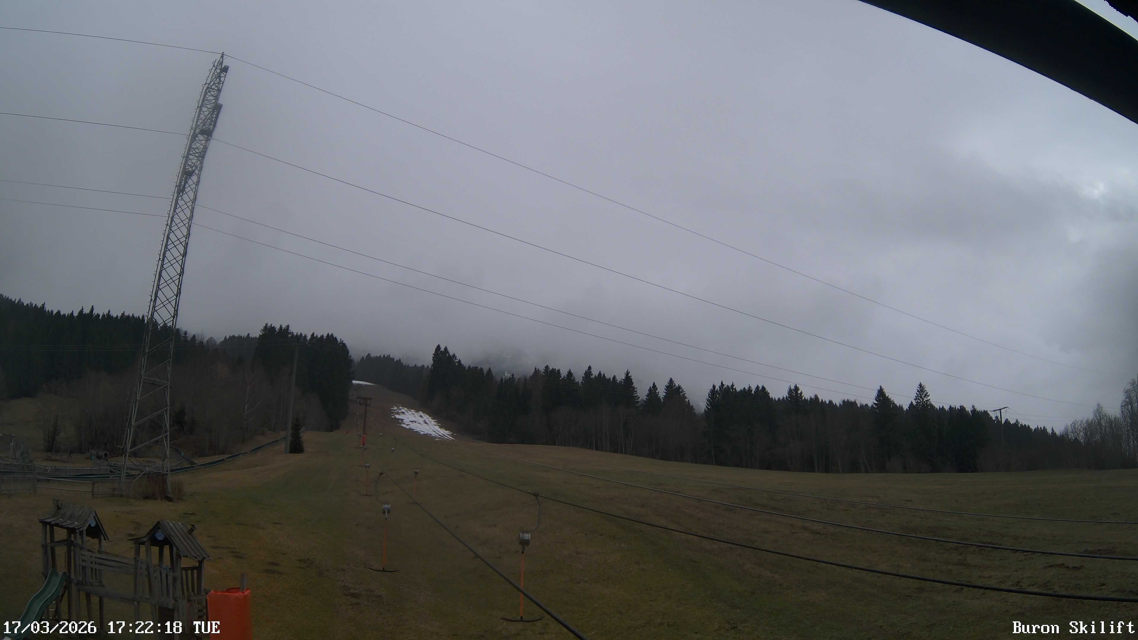 Archiv Foto Webcam Blick von der Talstation des Schlepplifts Buron auf den Lift und die Piste