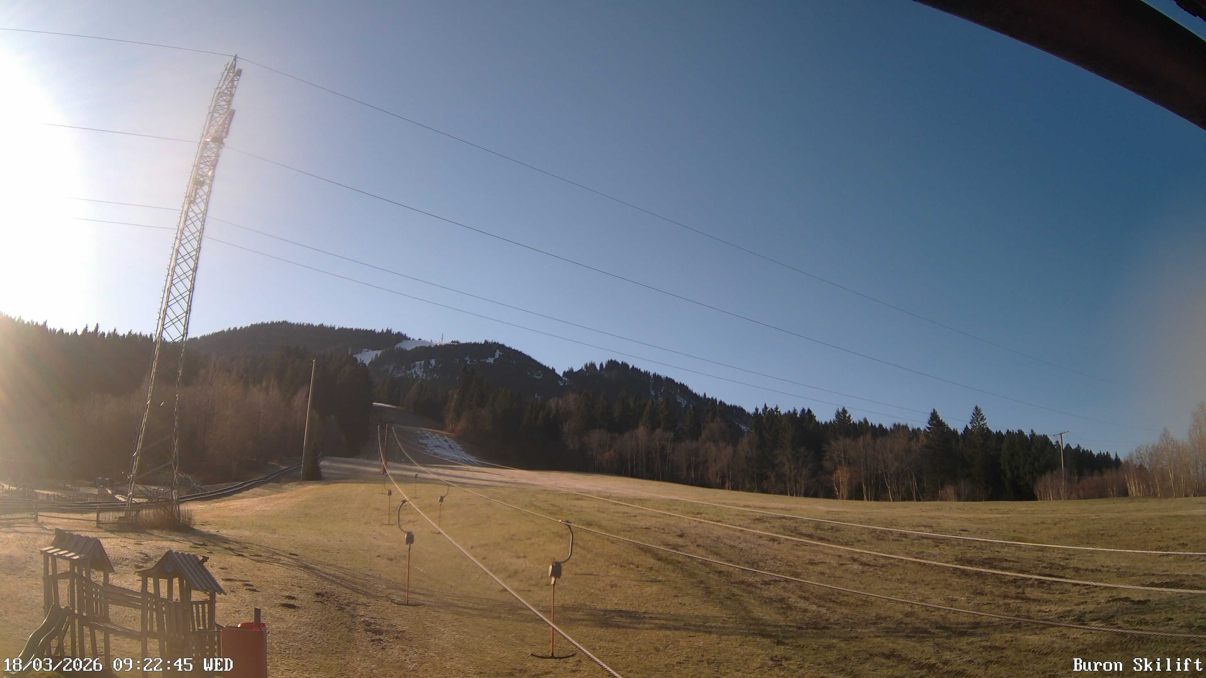 Archiv Foto Webcam Blick von der Talstation des Schlepplifts Buron auf den Lift und die Piste