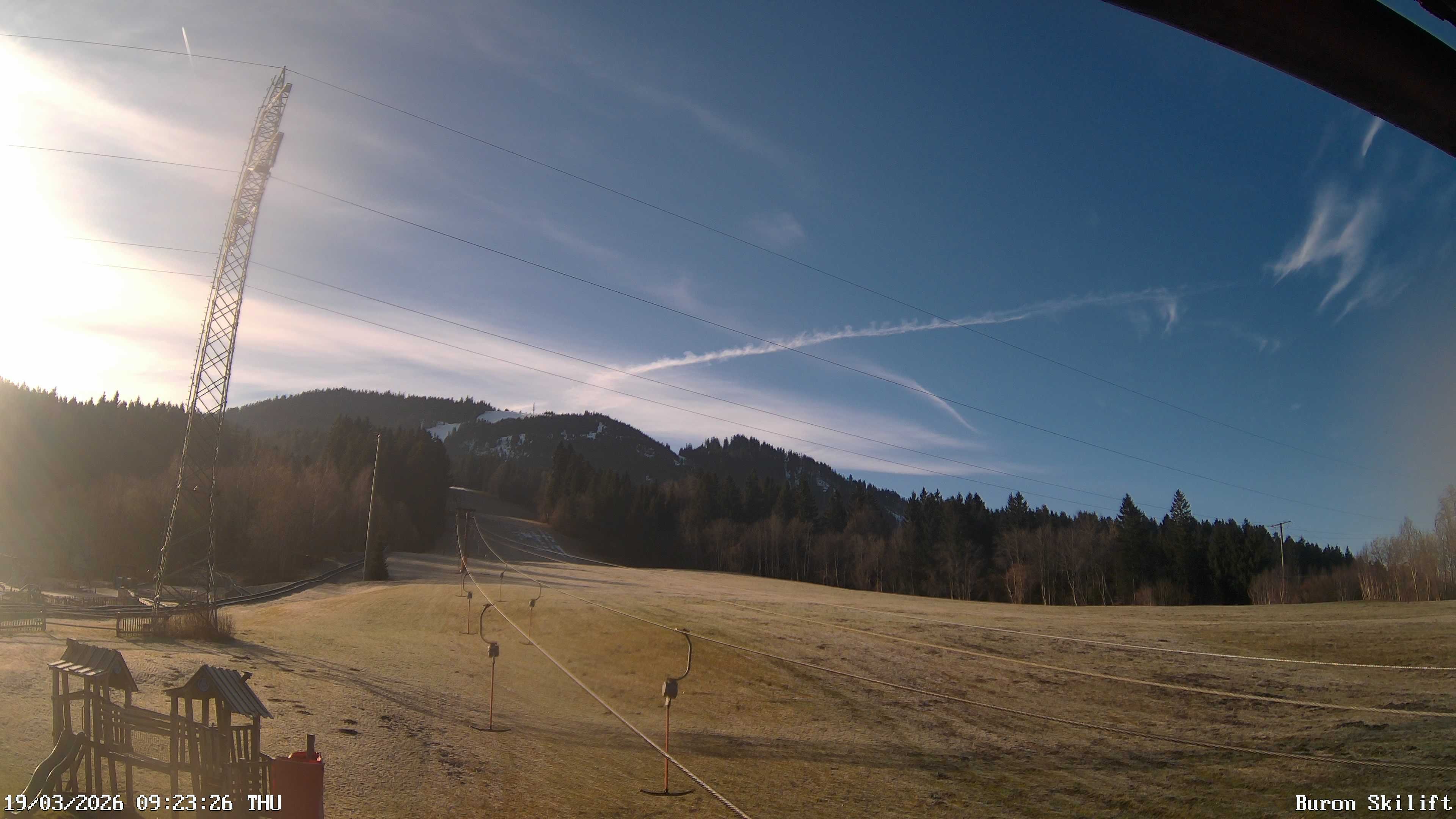 Archiv Foto Webcam Blick von der Talstation des Schlepplifts Buron auf den Lift und die Piste