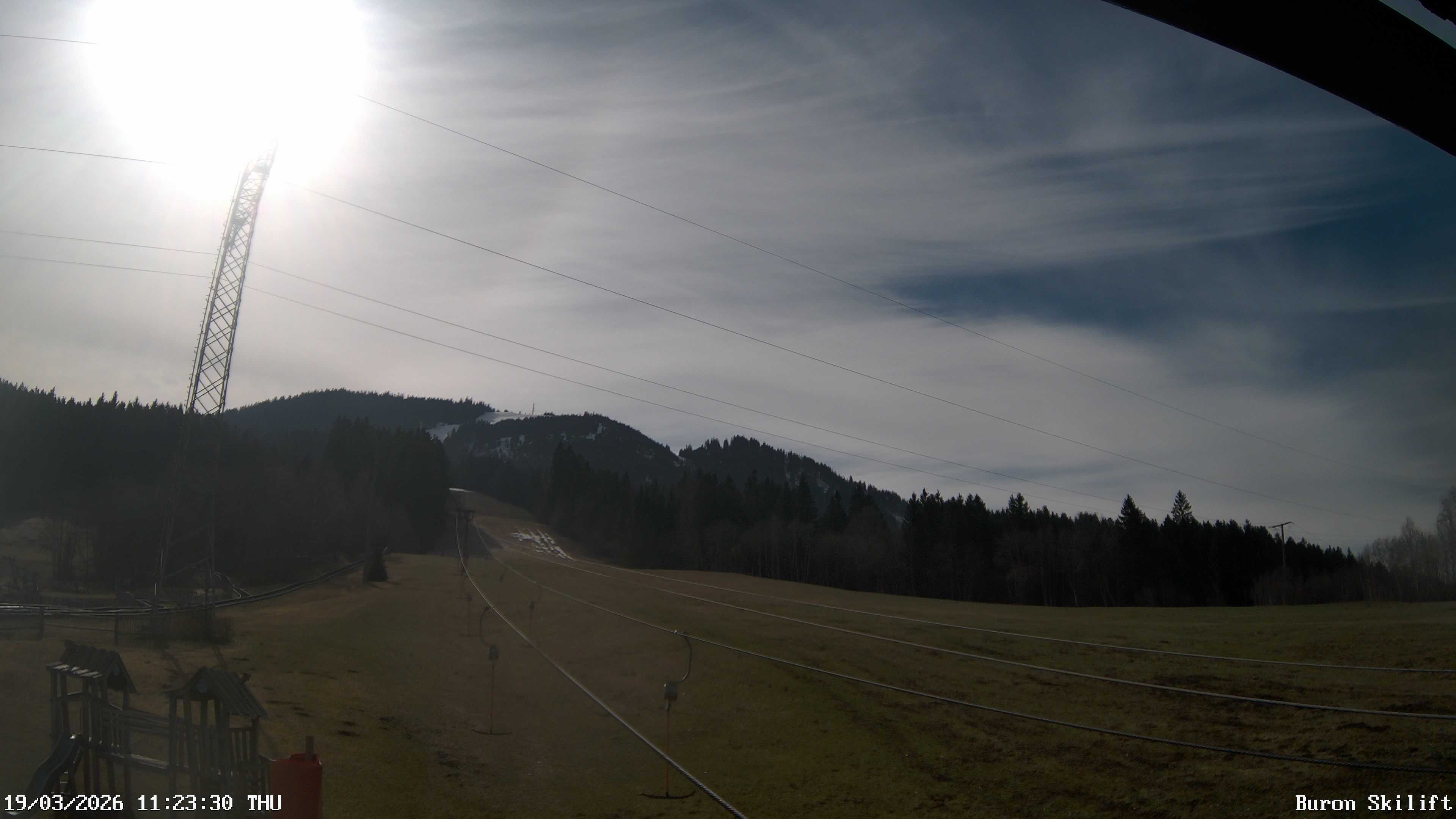 Archiv Foto Webcam Blick von der Talstation des Schlepplifts Buron auf den Lift und die Piste