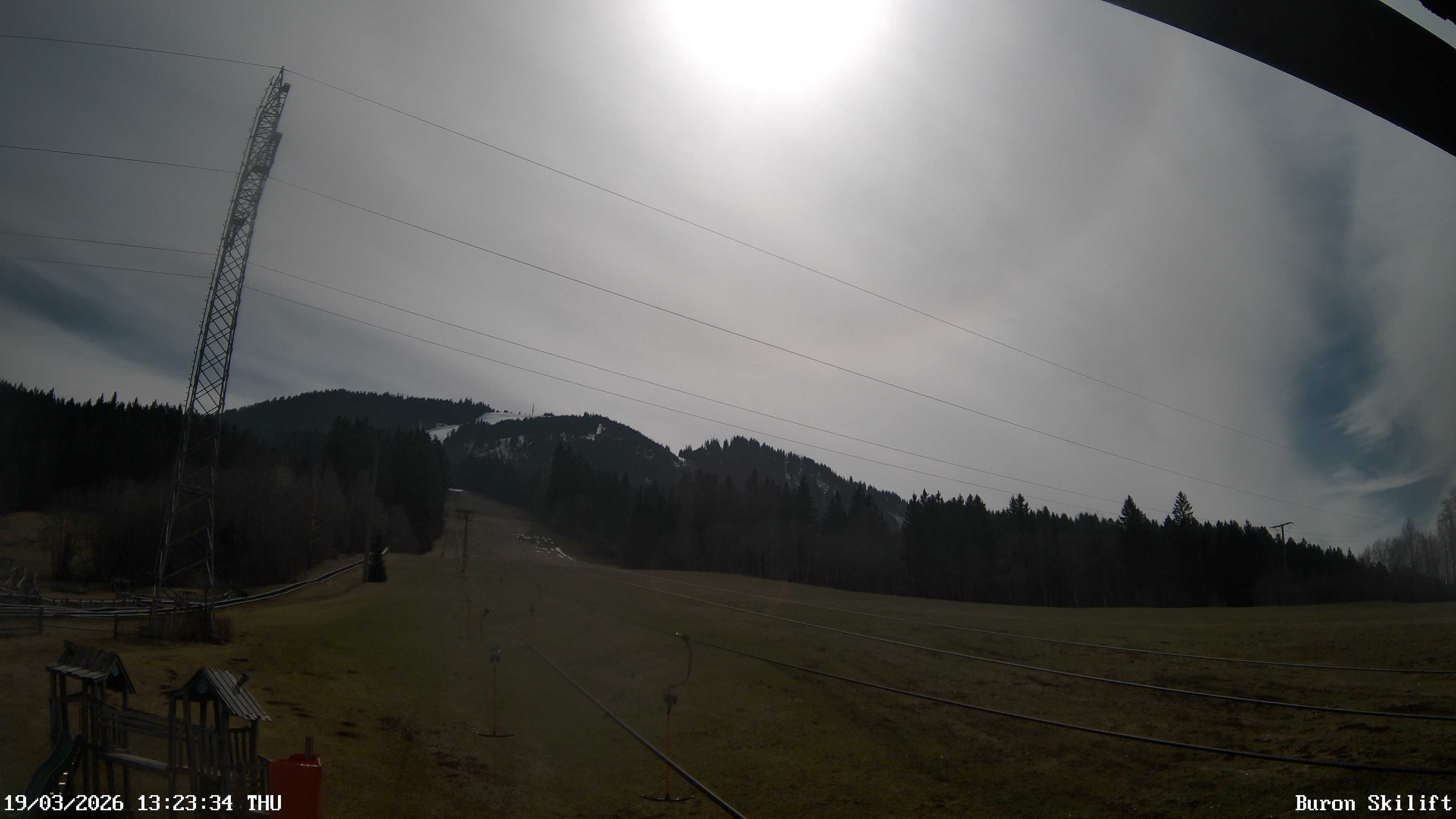 Archiv Foto Webcam Blick von der Talstation des Schlepplifts Buron auf den Lift und die Piste