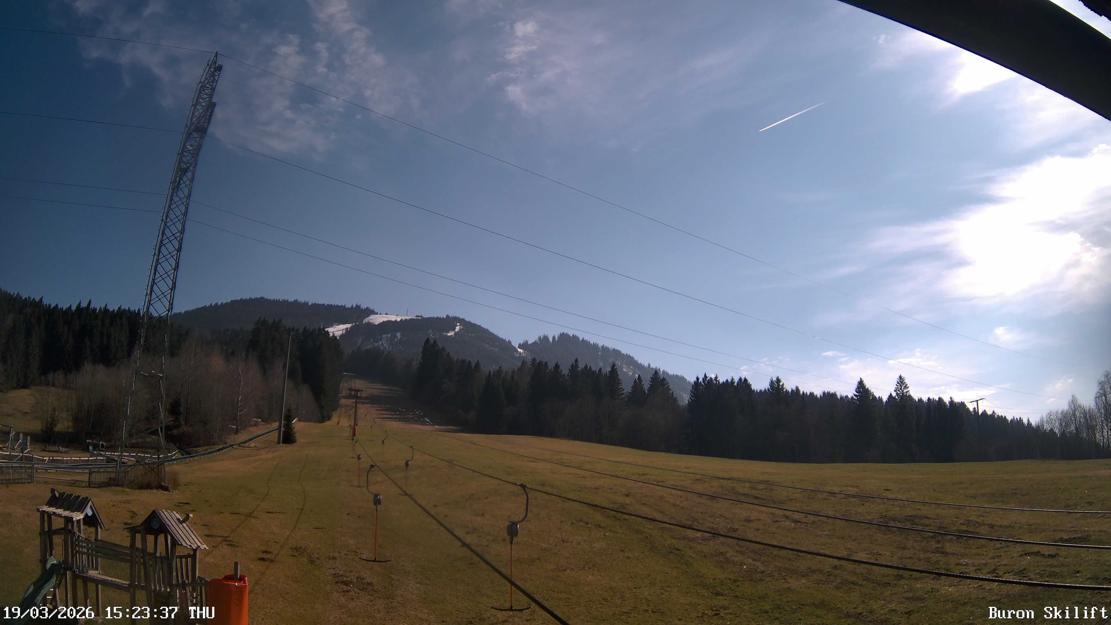 Archiv Foto Webcam Blick von der Talstation des Schlepplifts Buron auf den Lift und die Piste