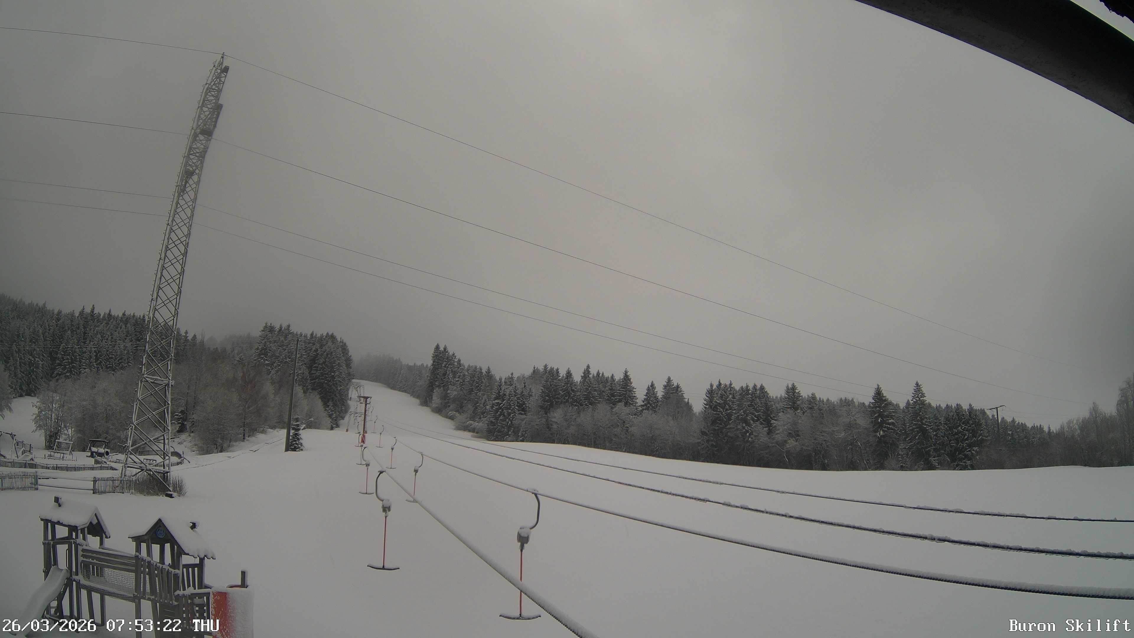 Archiv Foto Webcam Blick von der Talstation des Schlepplifts Buron auf den Lift und die Piste