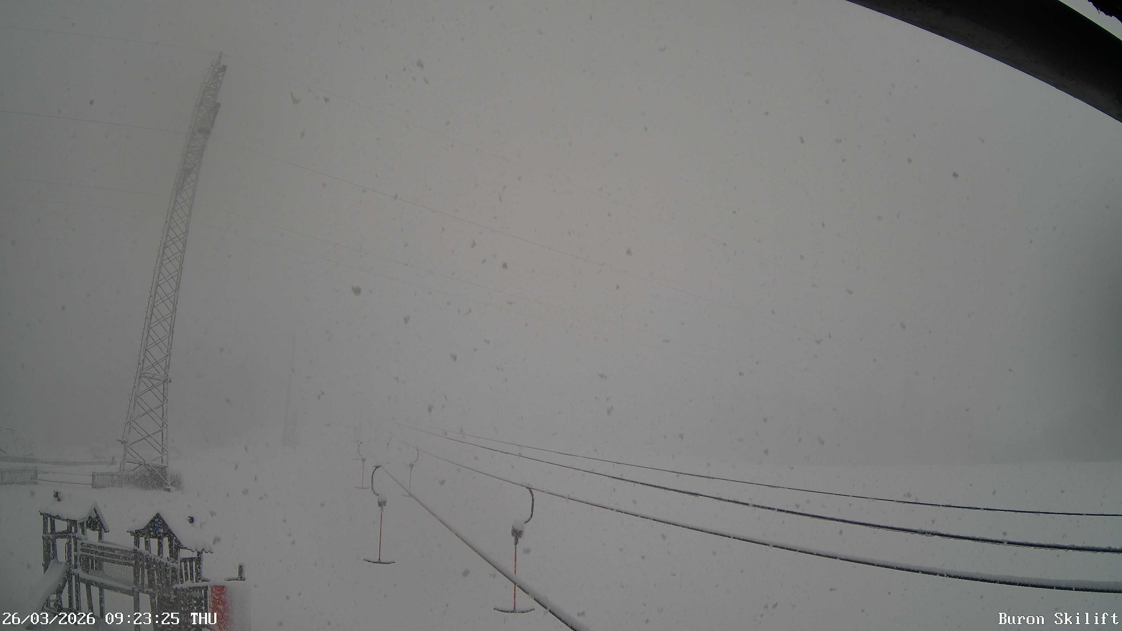 Archiv Foto Webcam Blick von der Talstation des Schlepplifts Buron auf den Lift und die Piste