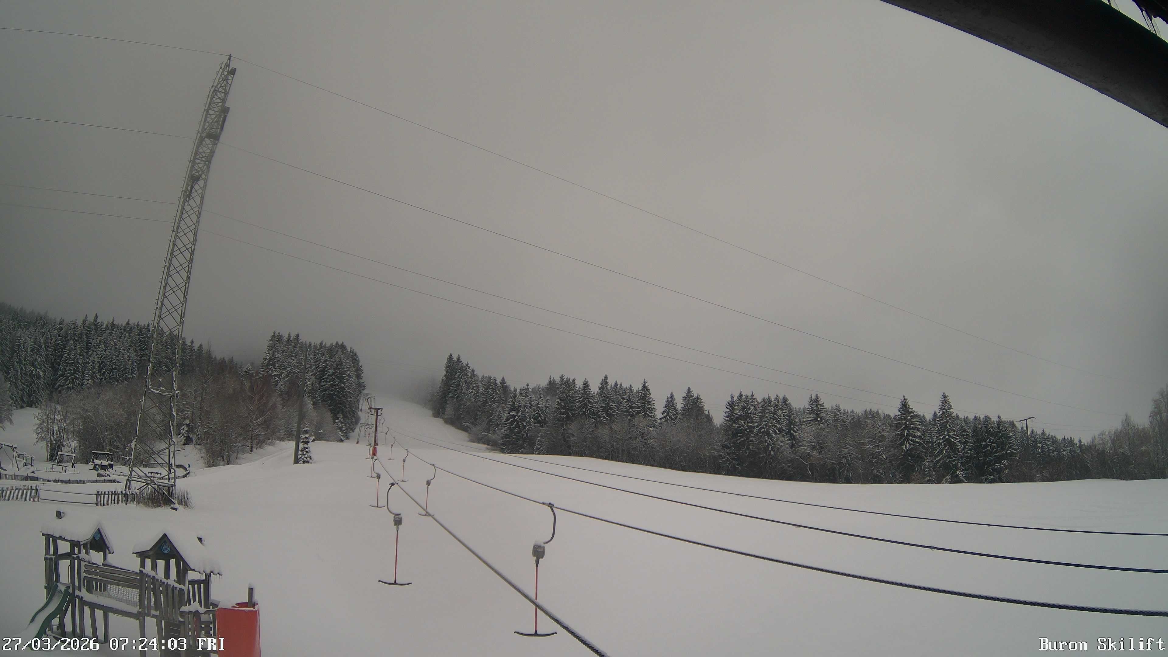 Archiv Foto Webcam Blick von der Talstation des Schlepplifts Buron auf den Lift und die Piste