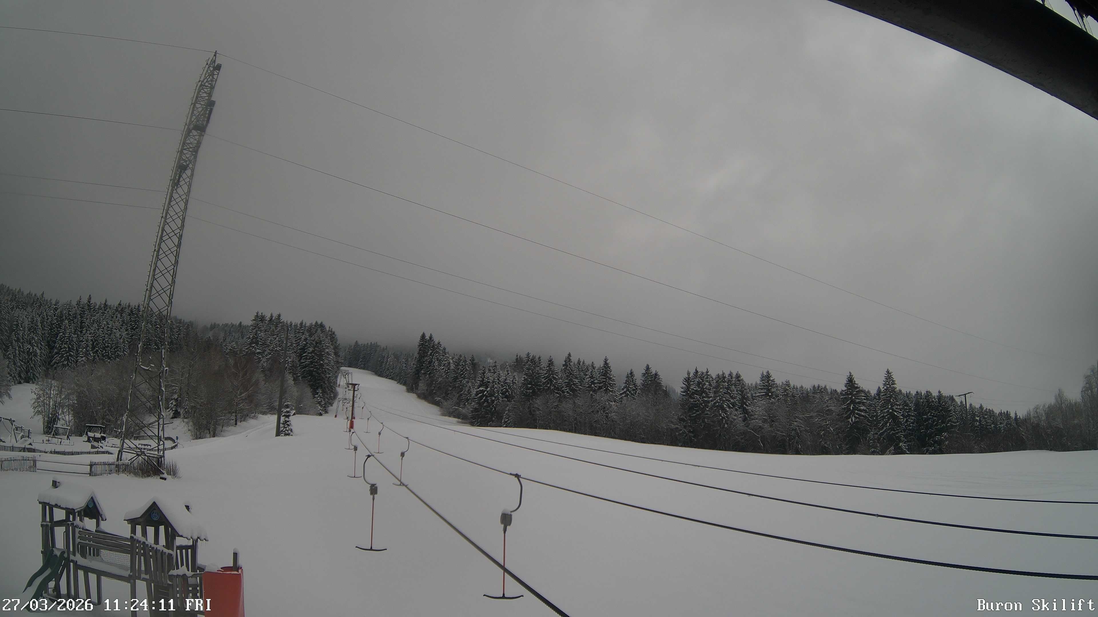 Archiv Foto Webcam Blick von der Talstation des Schlepplifts Buron auf den Lift und die Piste
