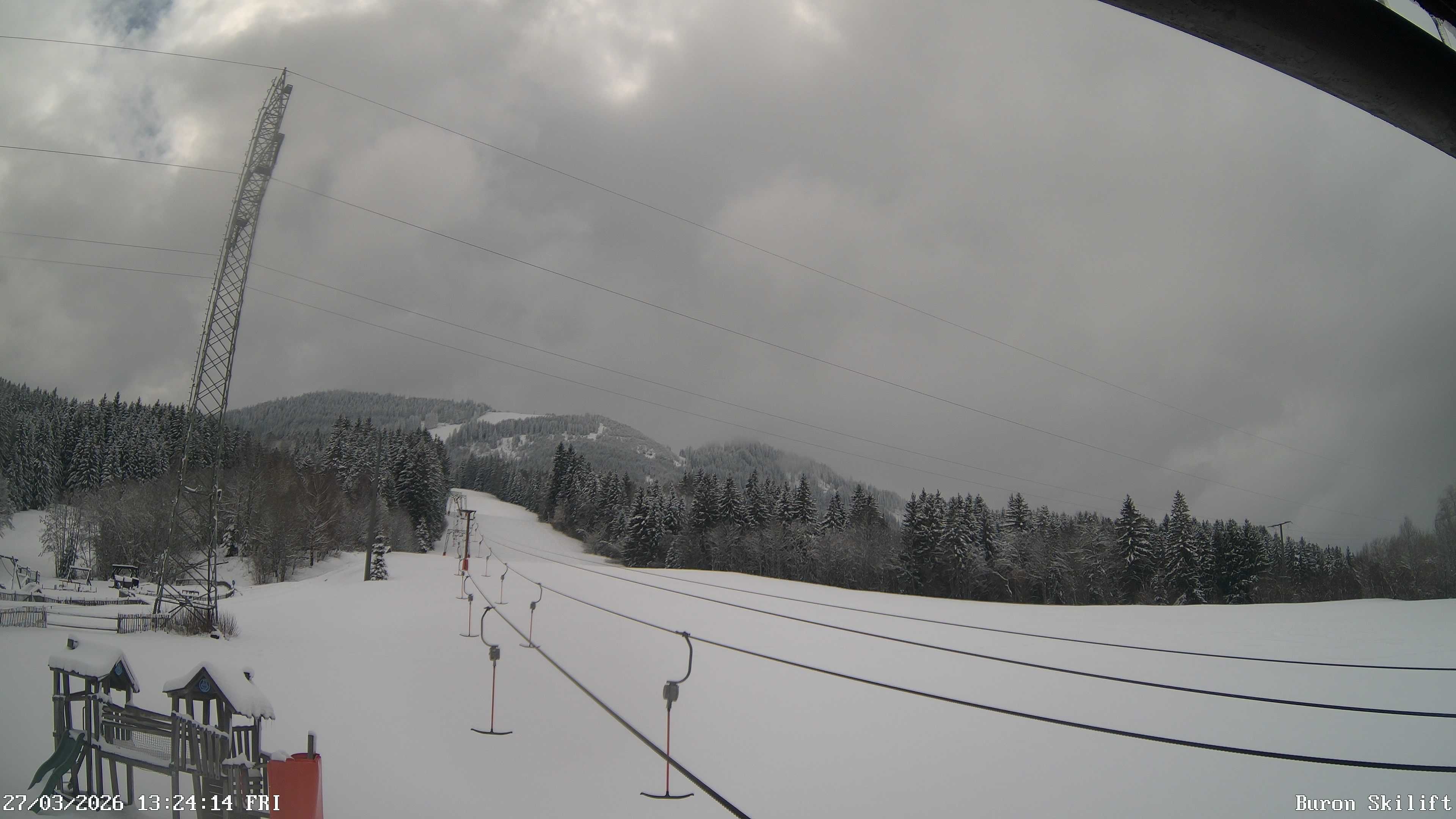 Archiv Foto Webcam Blick von der Talstation des Schlepplifts Buron auf den Lift und die Piste