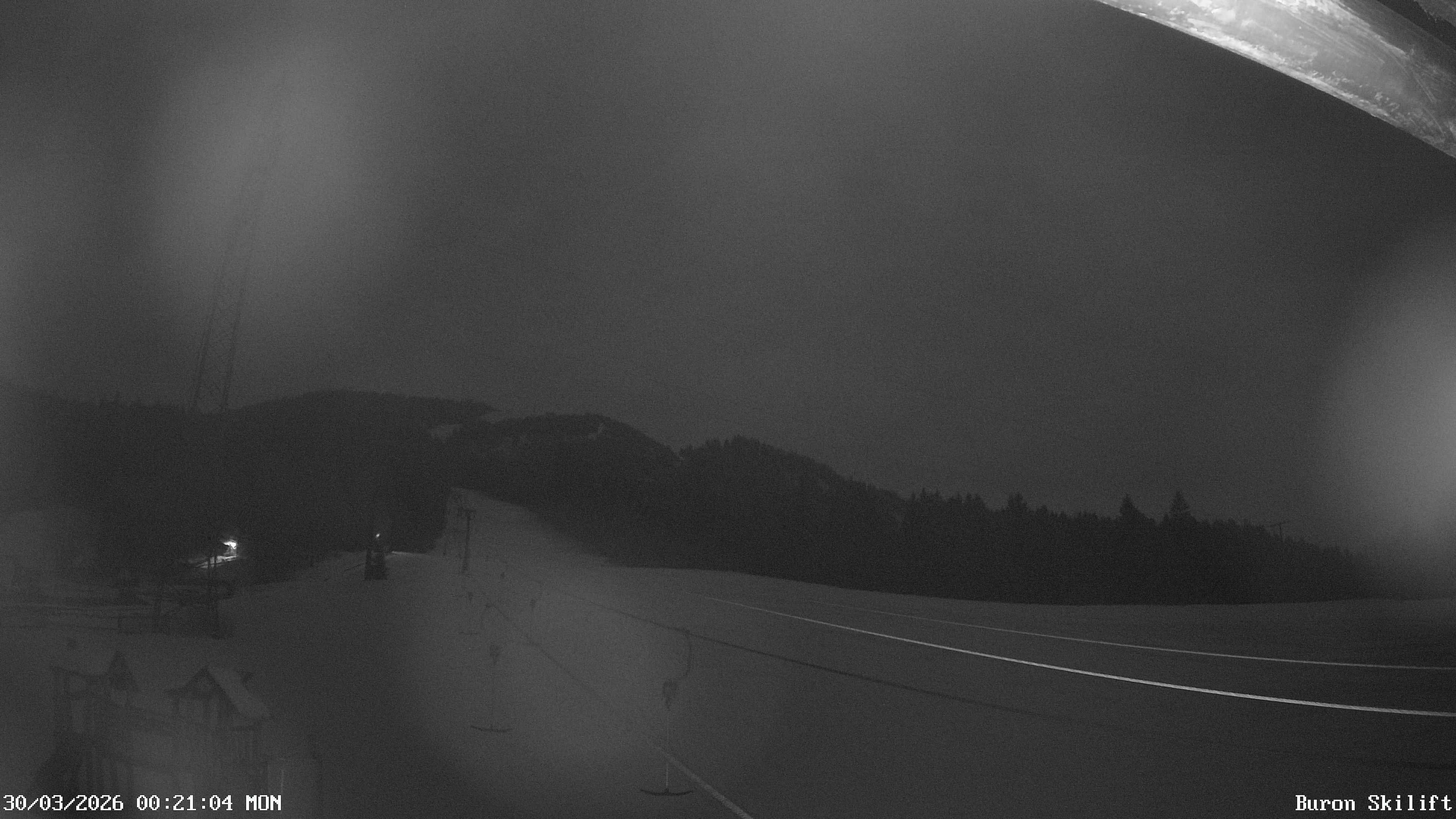 Archiv Foto Webcam Blick von der Talstation des Schlepplifts Buron auf den Lift und die Piste