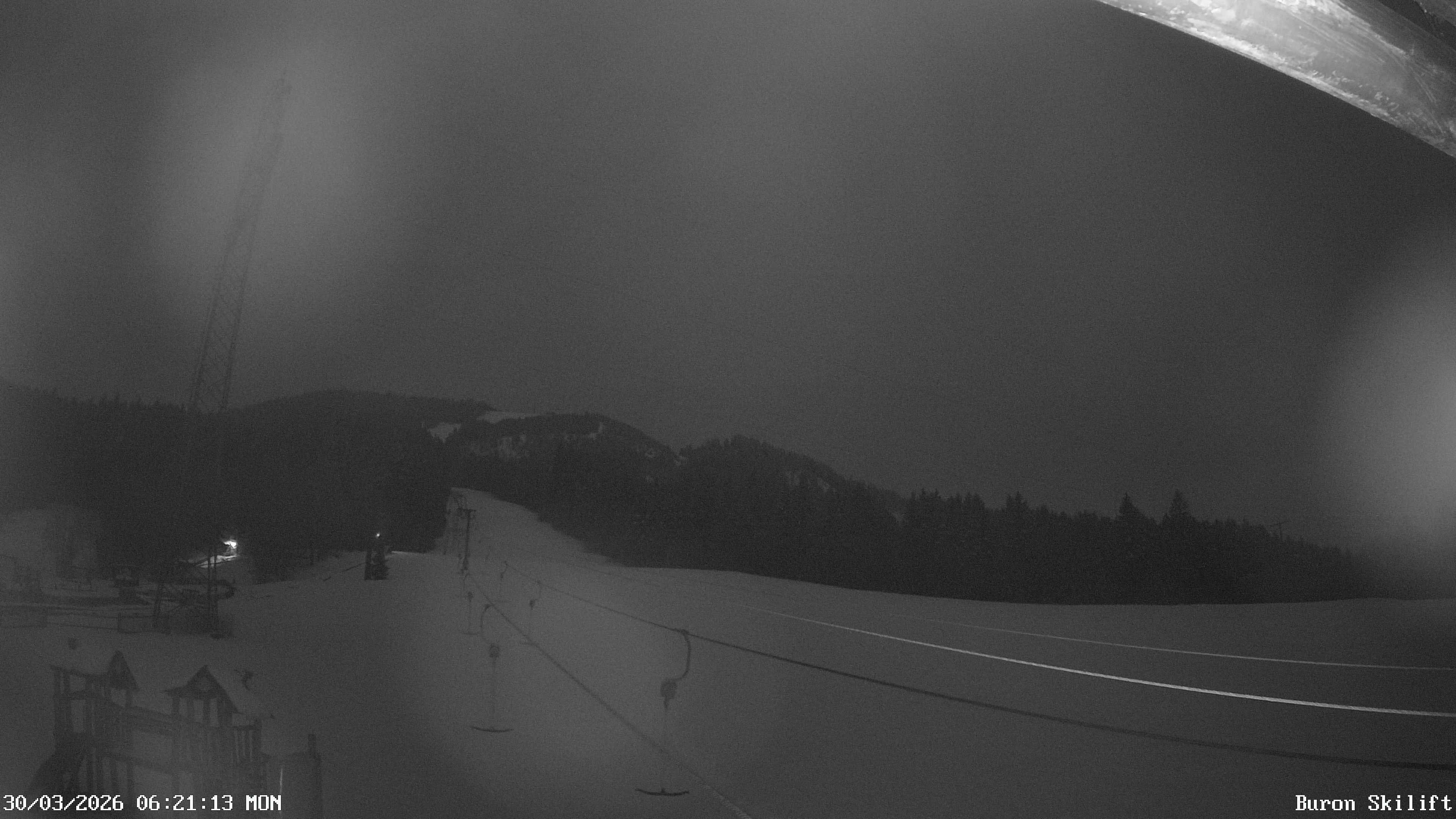 Archiv Foto Webcam Blick von der Talstation des Schlepplifts Buron auf den Lift und die Piste