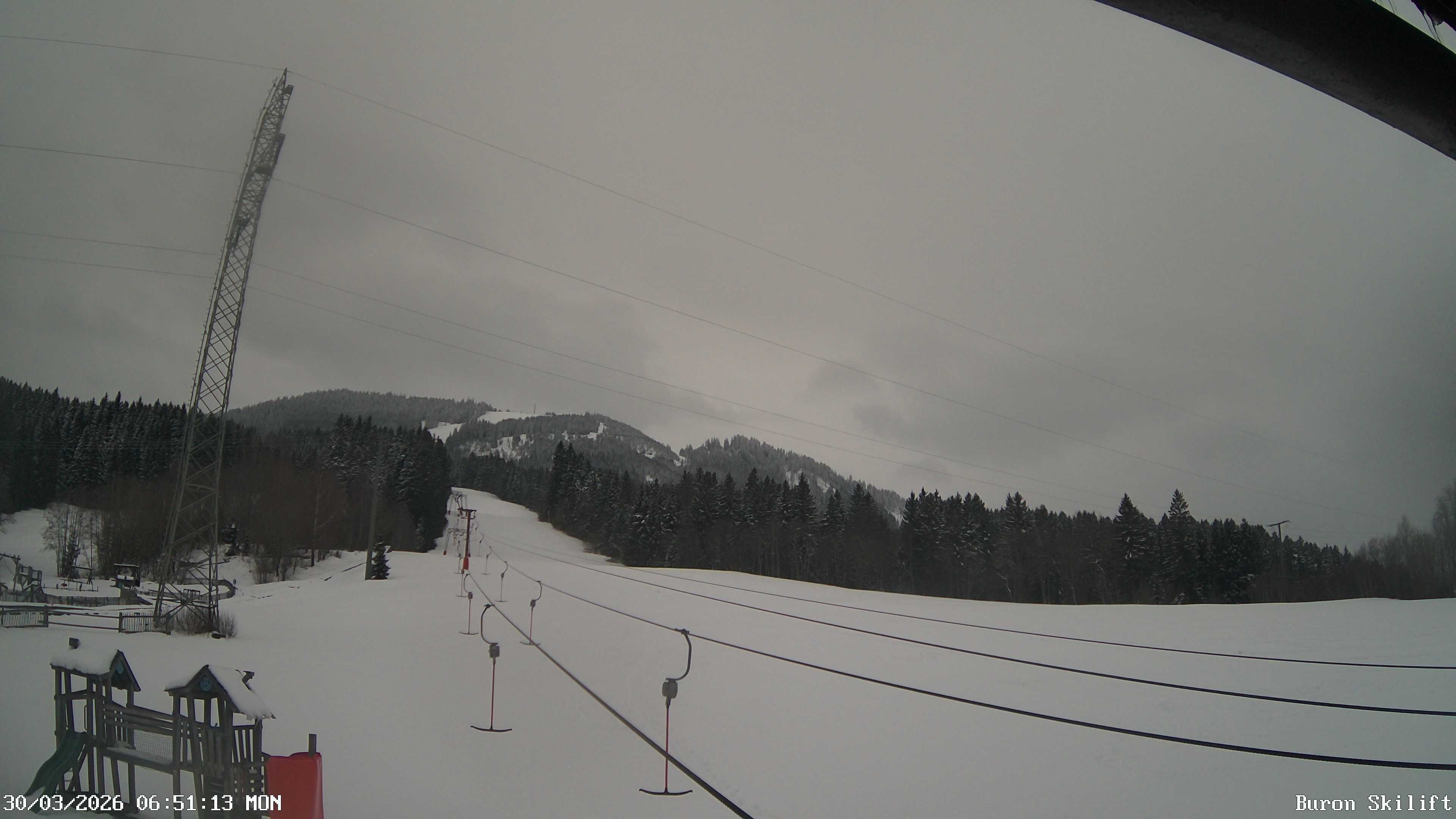 Archiv Foto Webcam Blick von der Talstation des Schlepplifts Buron auf den Lift und die Piste