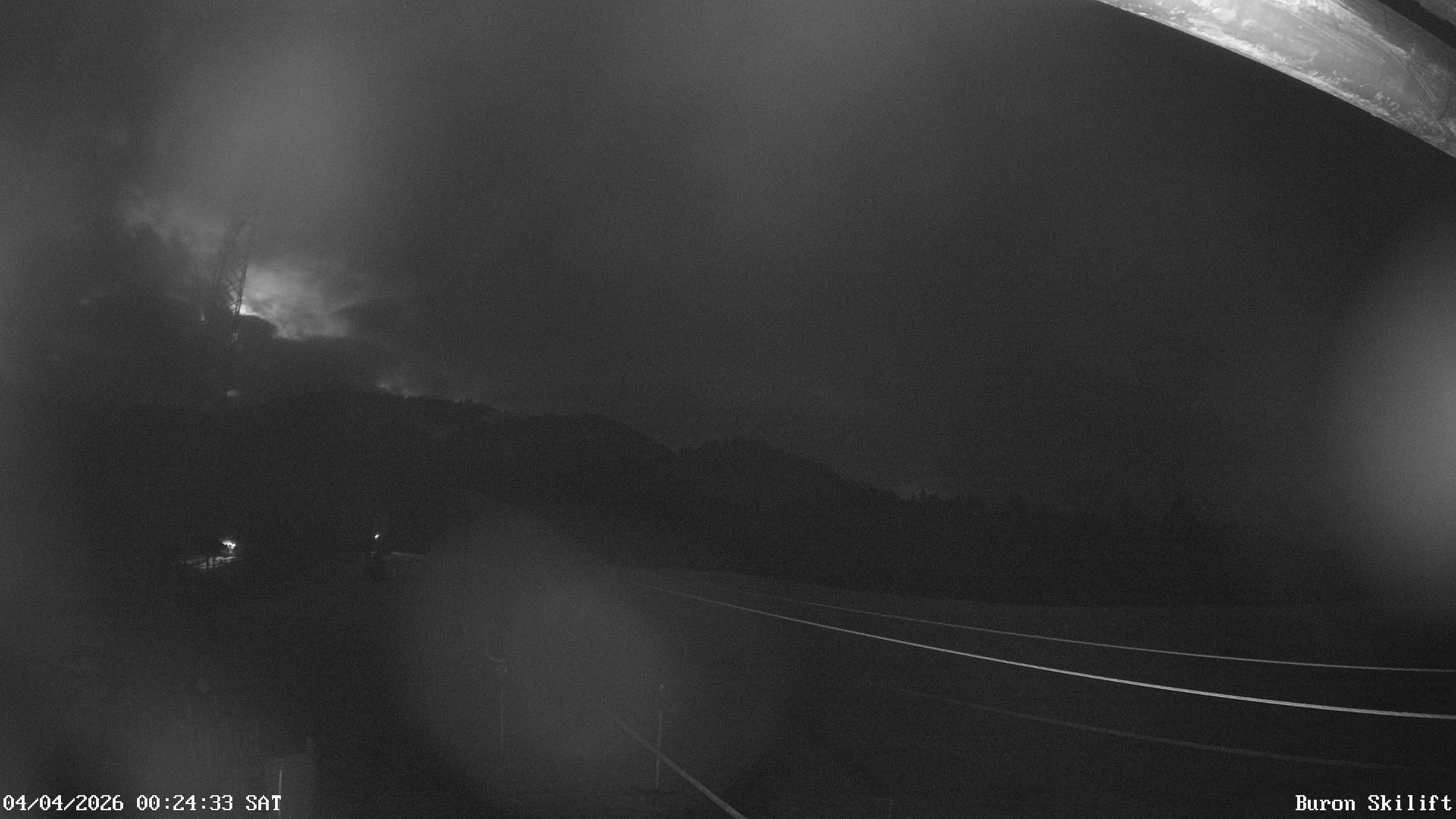 Archiv Foto Webcam Blick von der Talstation des Schlepplifts Buron auf den Lift und die Piste