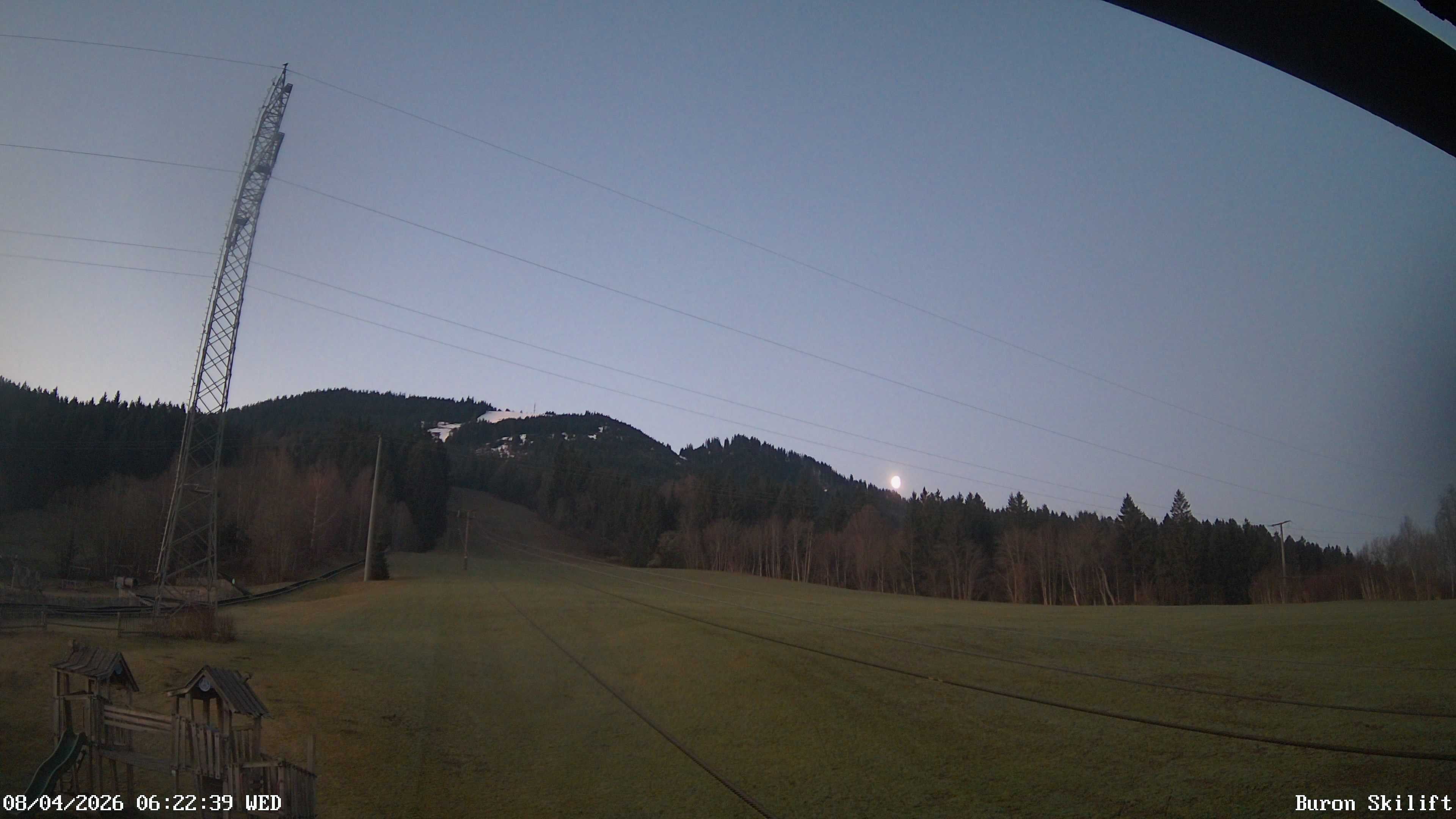 Archiv Foto Webcam Blick von der Talstation des Schlepplifts Buron auf den Lift und die Piste