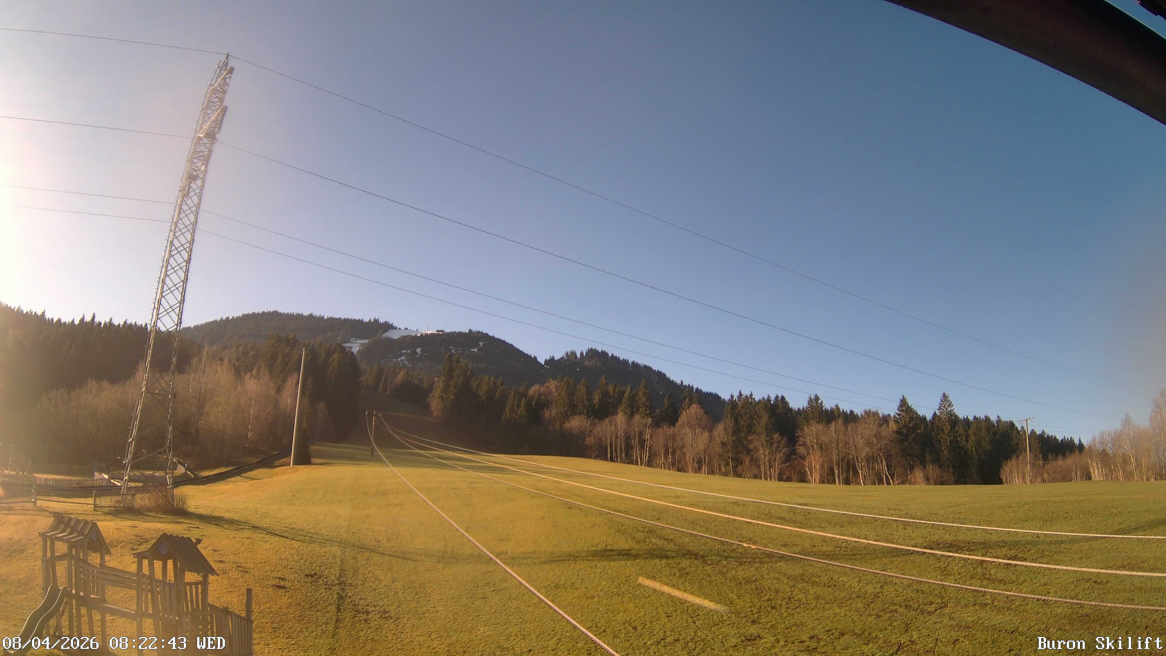Archiv Foto Webcam Blick von der Talstation des Schlepplifts Buron auf den Lift und die Piste