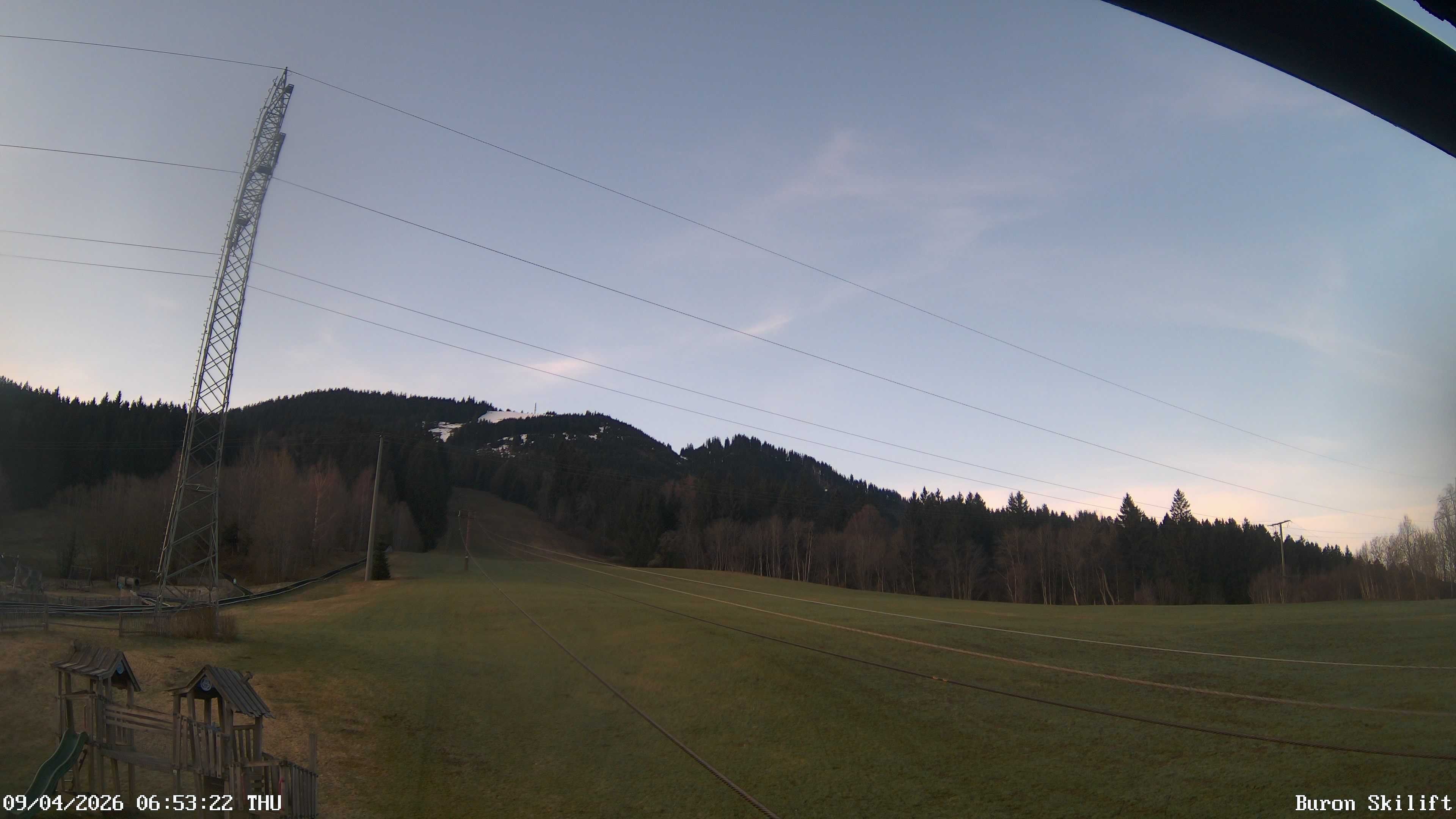 Archiv Foto Webcam Blick von der Talstation des Schlepplifts Buron auf den Lift und die Piste