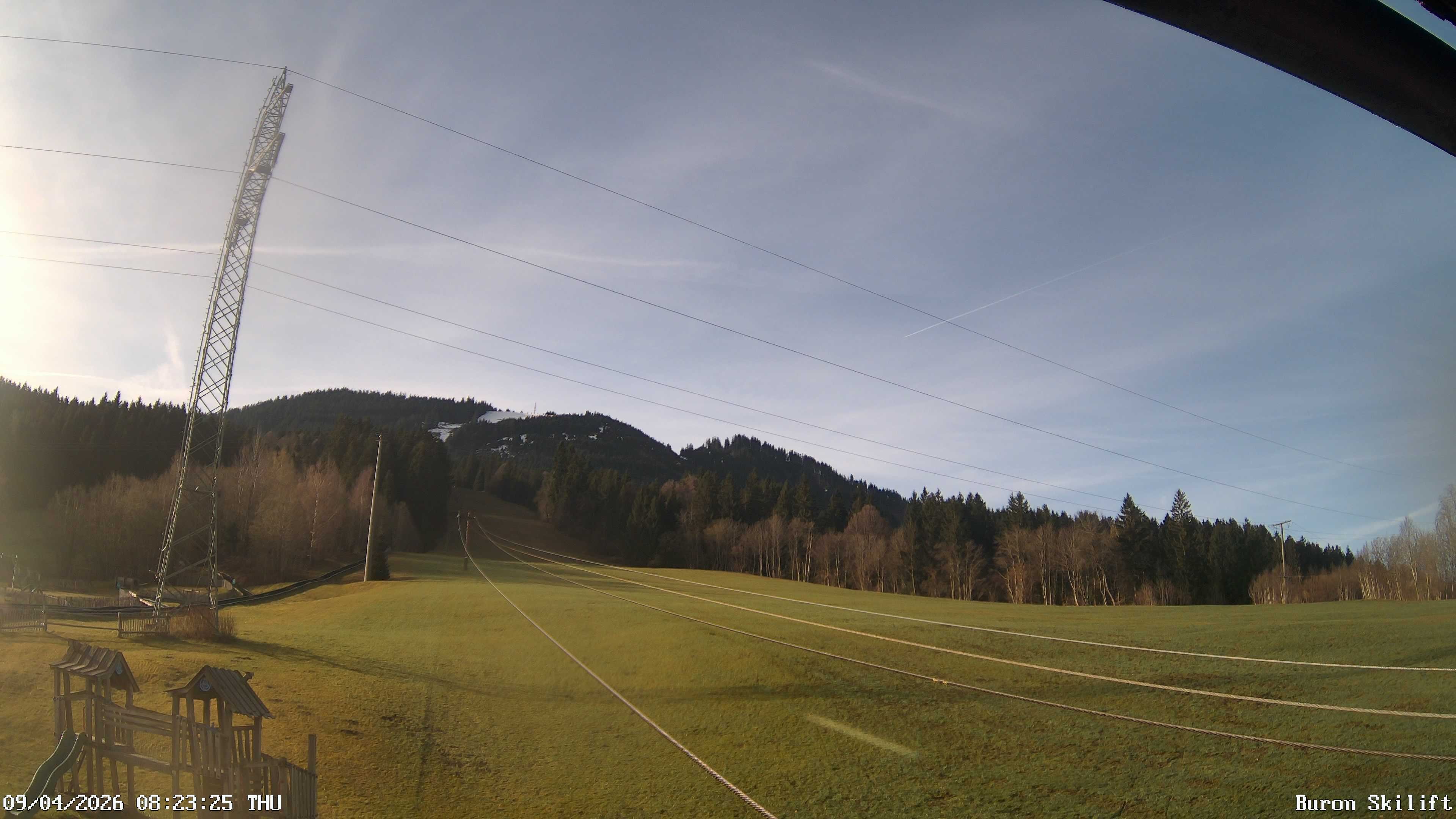 Archiv Foto Webcam Blick von der Talstation des Schlepplifts Buron auf den Lift und die Piste