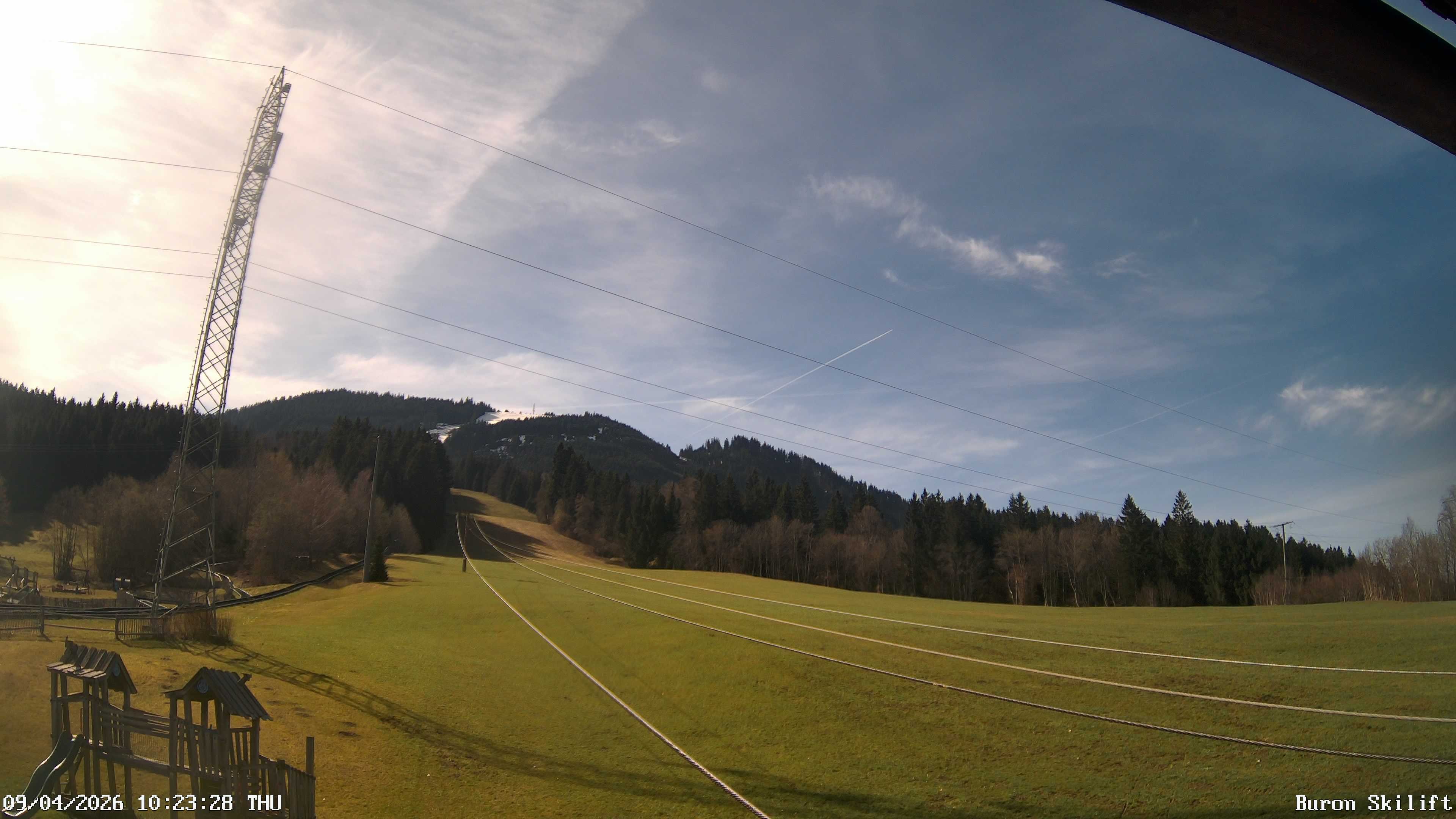 Archiv Foto Webcam Blick von der Talstation des Schlepplifts Buron auf den Lift und die Piste
