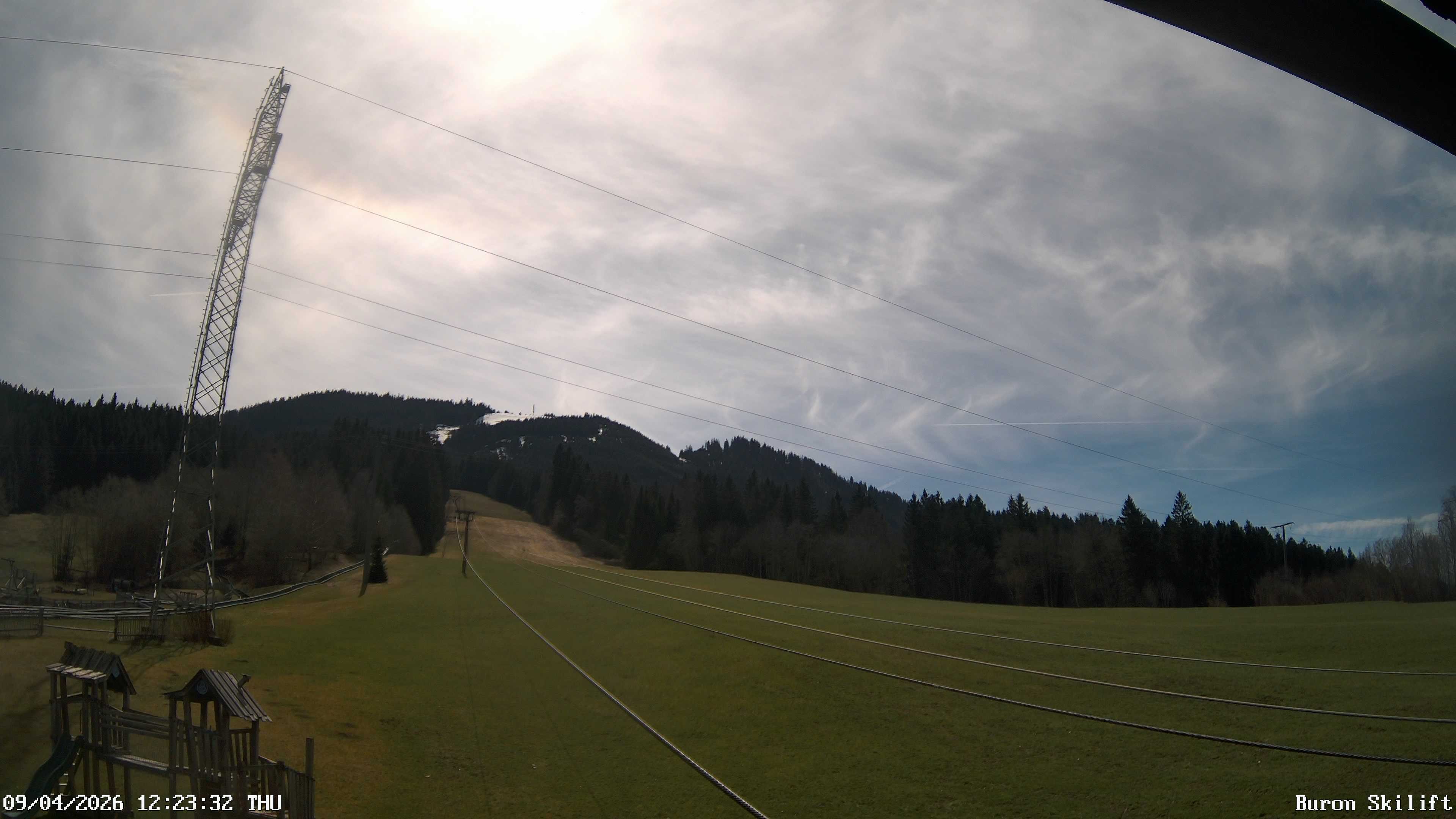 Archiv Foto Webcam Blick von der Talstation des Schlepplifts Buron auf den Lift und die Piste