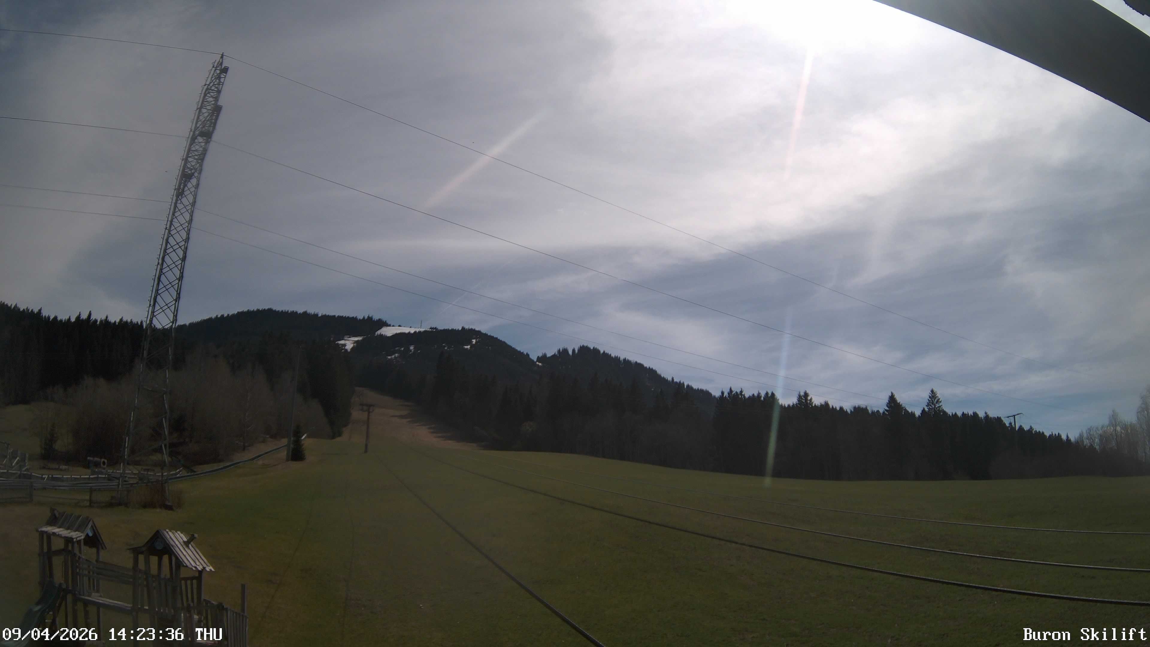 Archiv Foto Webcam Blick von der Talstation des Schlepplifts Buron auf den Lift und die Piste