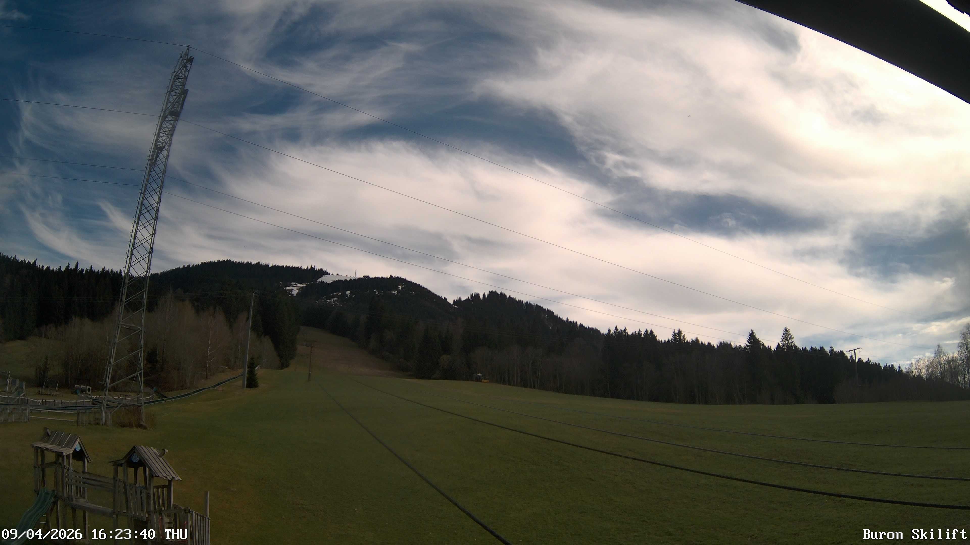 Archiv Foto Webcam Blick von der Talstation des Schlepplifts Buron auf den Lift und die Piste