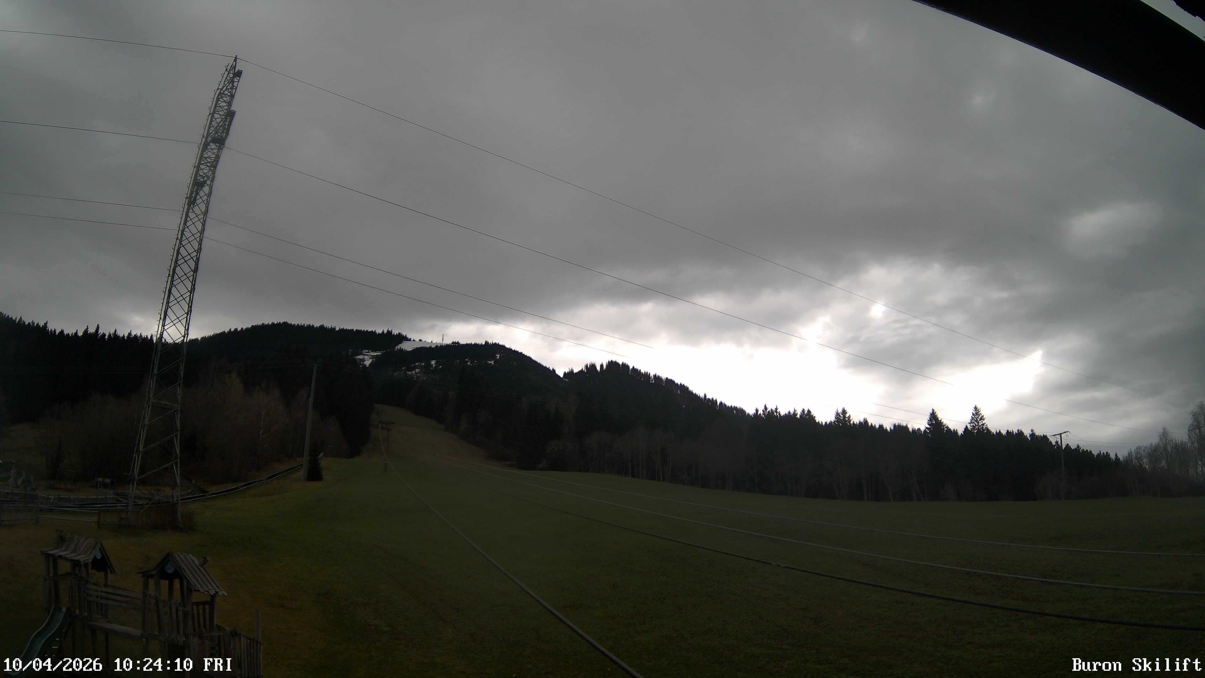 Archiv Foto Webcam Blick von der Talstation des Schlepplifts Buron auf den Lift und die Piste