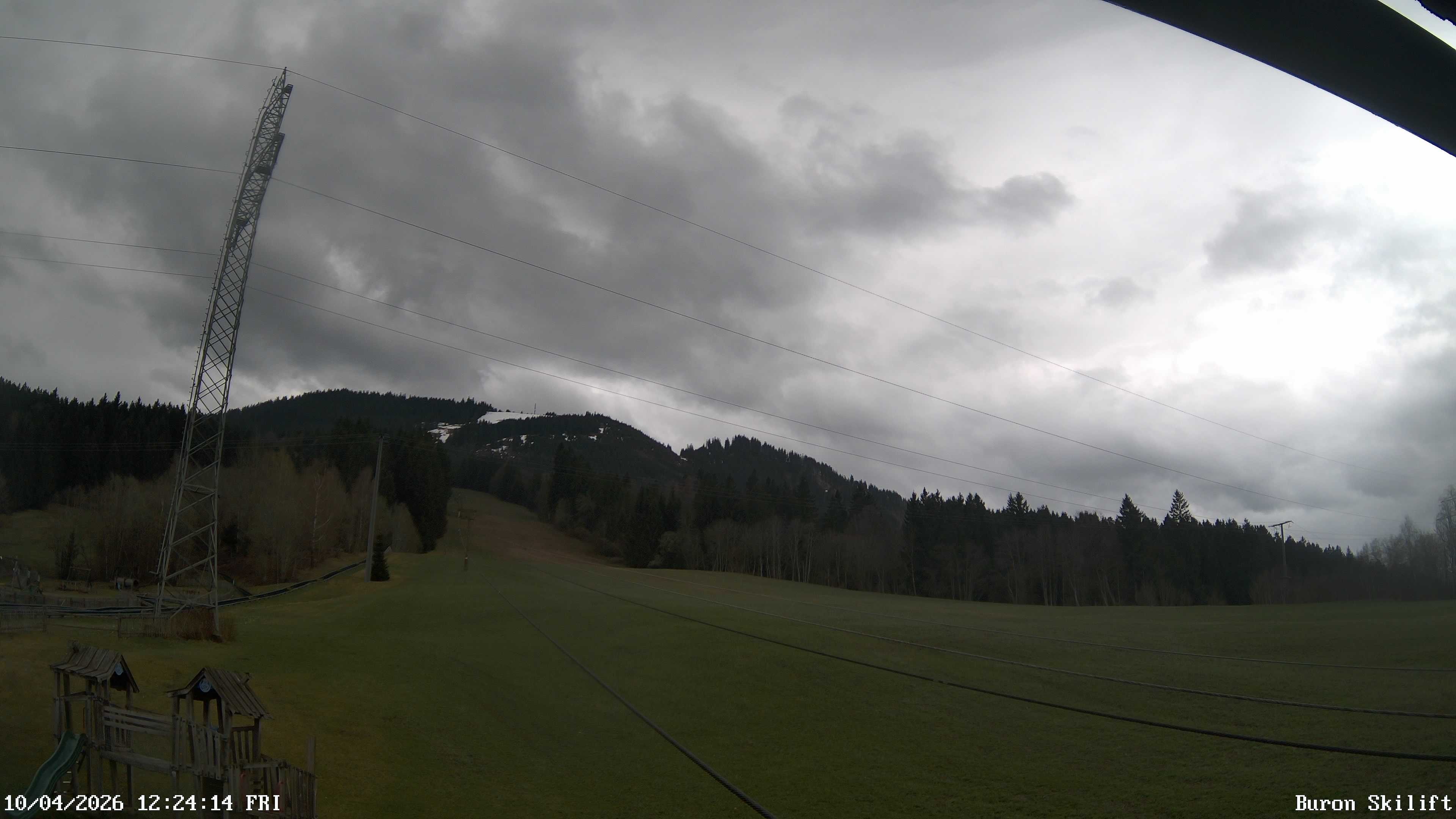 Archiv Foto Webcam Blick von der Talstation des Schlepplifts Buron auf den Lift und die Piste