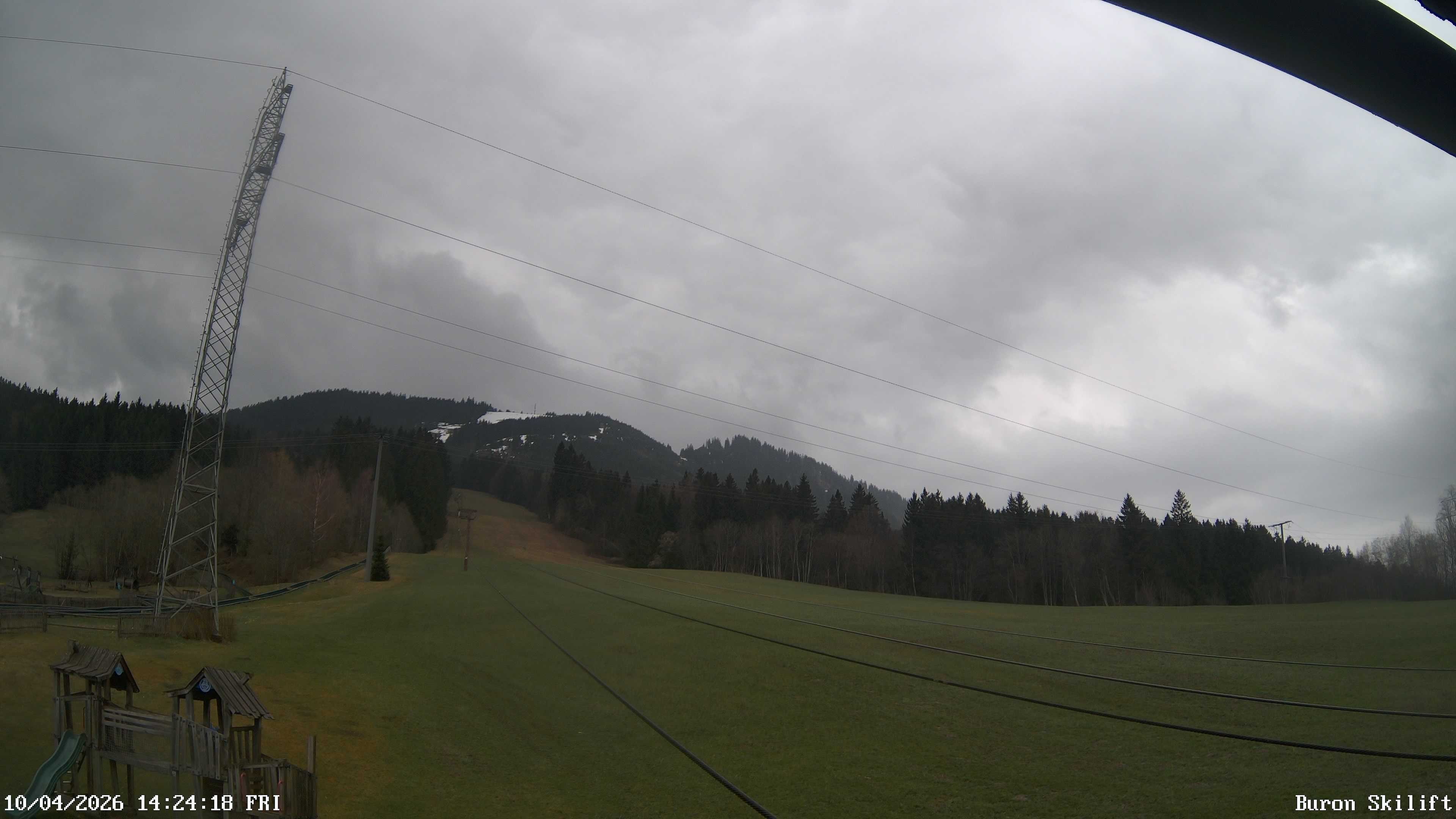 Archiv Foto Webcam Blick von der Talstation des Schlepplifts Buron auf den Lift und die Piste