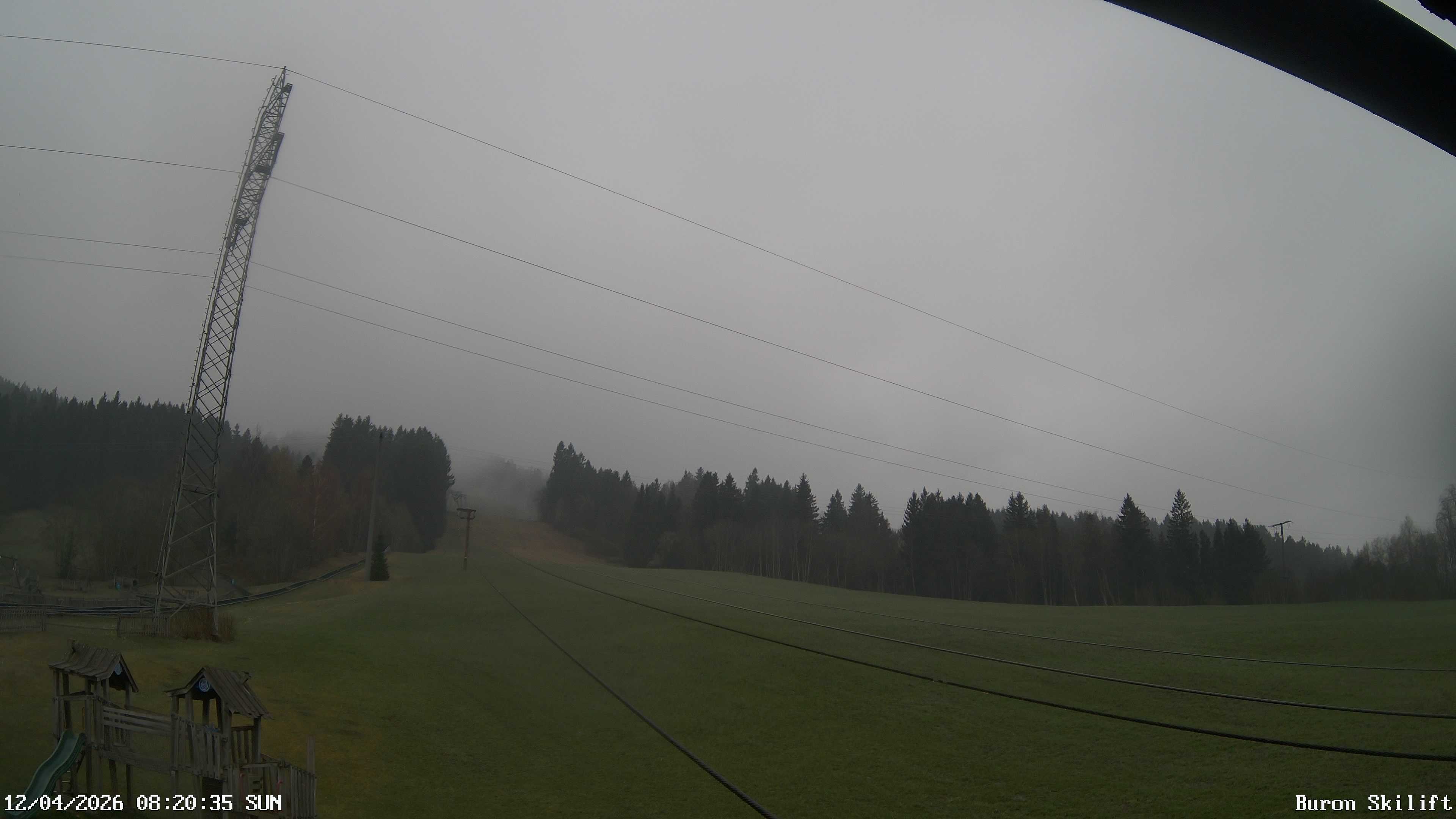 Archiv Foto Webcam Blick von der Talstation des Schlepplifts Buron auf den Lift und die Piste