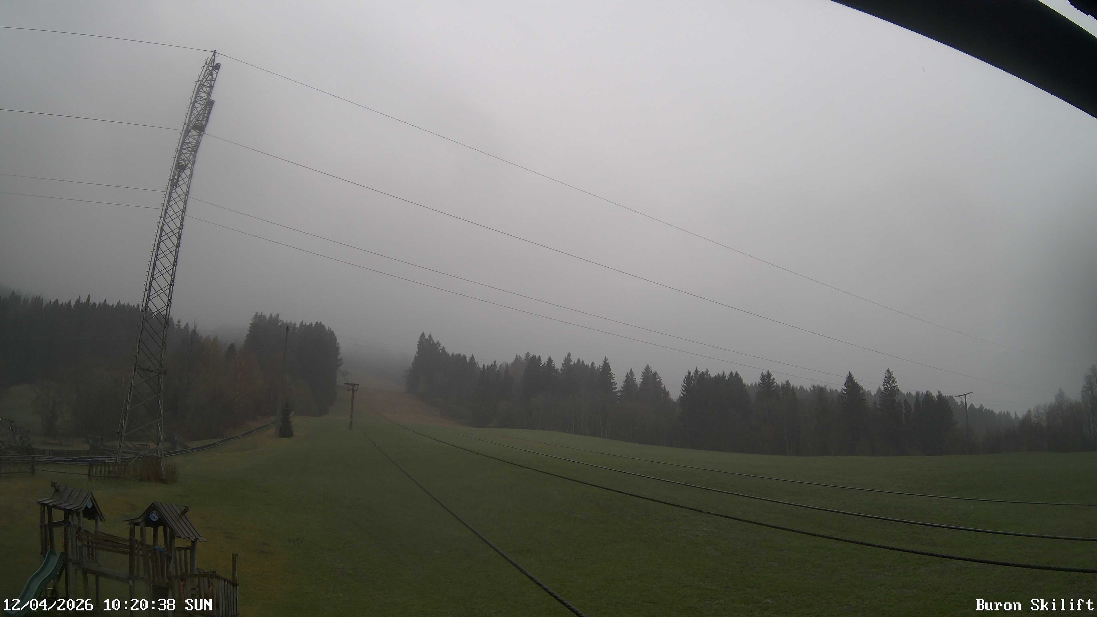 Archiv Foto Webcam Blick von der Talstation des Schlepplifts Buron auf den Lift und die Piste