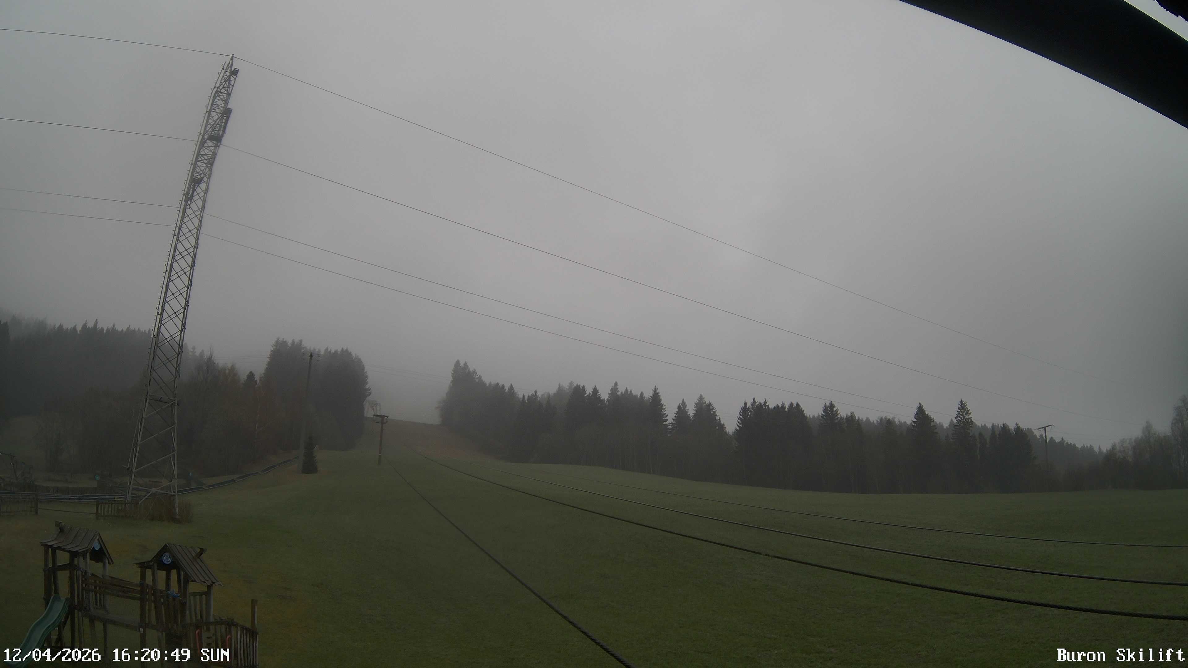 Archiv Foto Webcam Blick von der Talstation des Schlepplifts Buron auf den Lift und die Piste