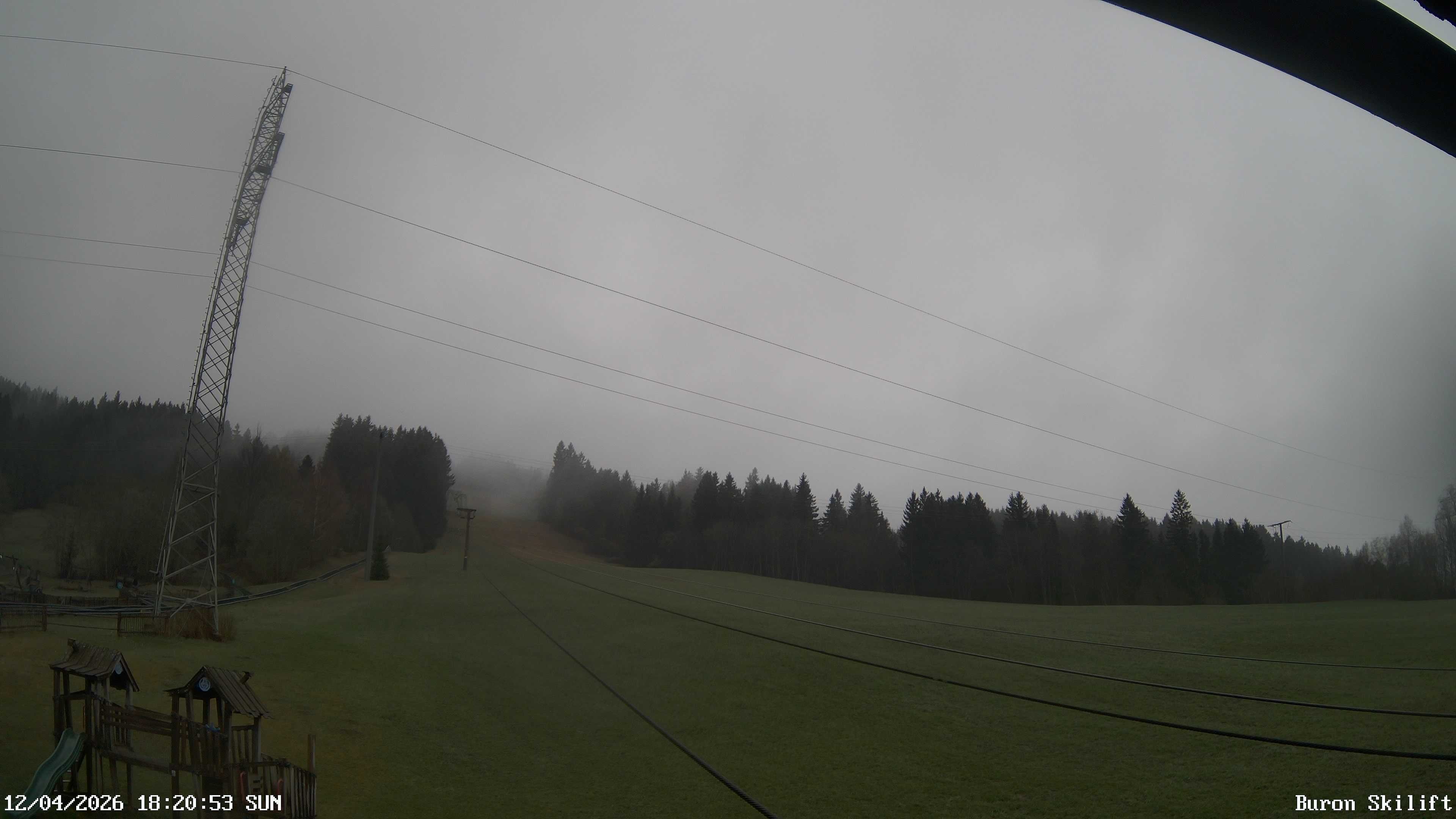 Archiv Foto Webcam Blick von der Talstation des Schlepplifts Buron auf den Lift und die Piste