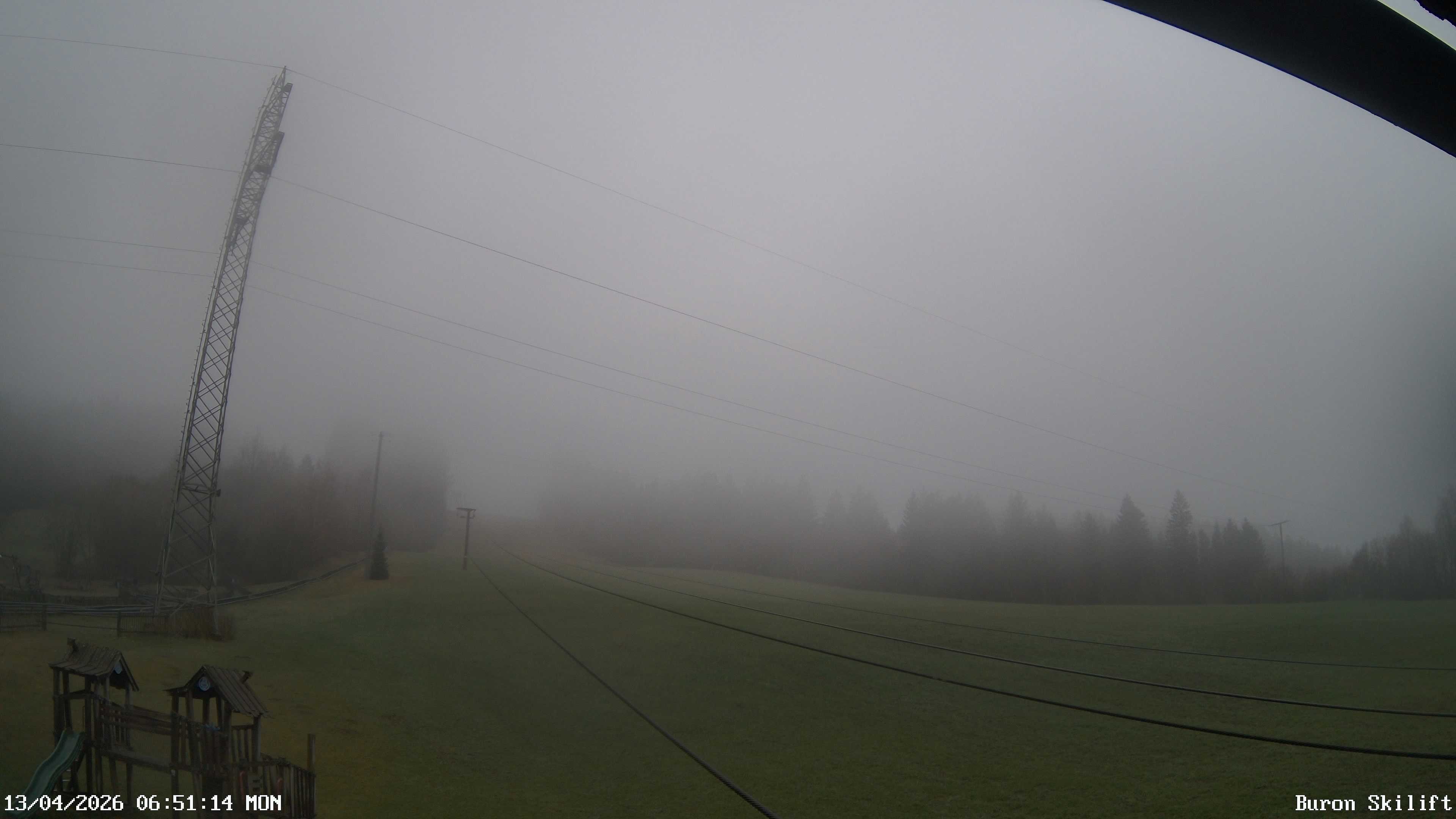 Archiv Foto Webcam Blick von der Talstation des Schlepplifts Buron auf den Lift und die Piste