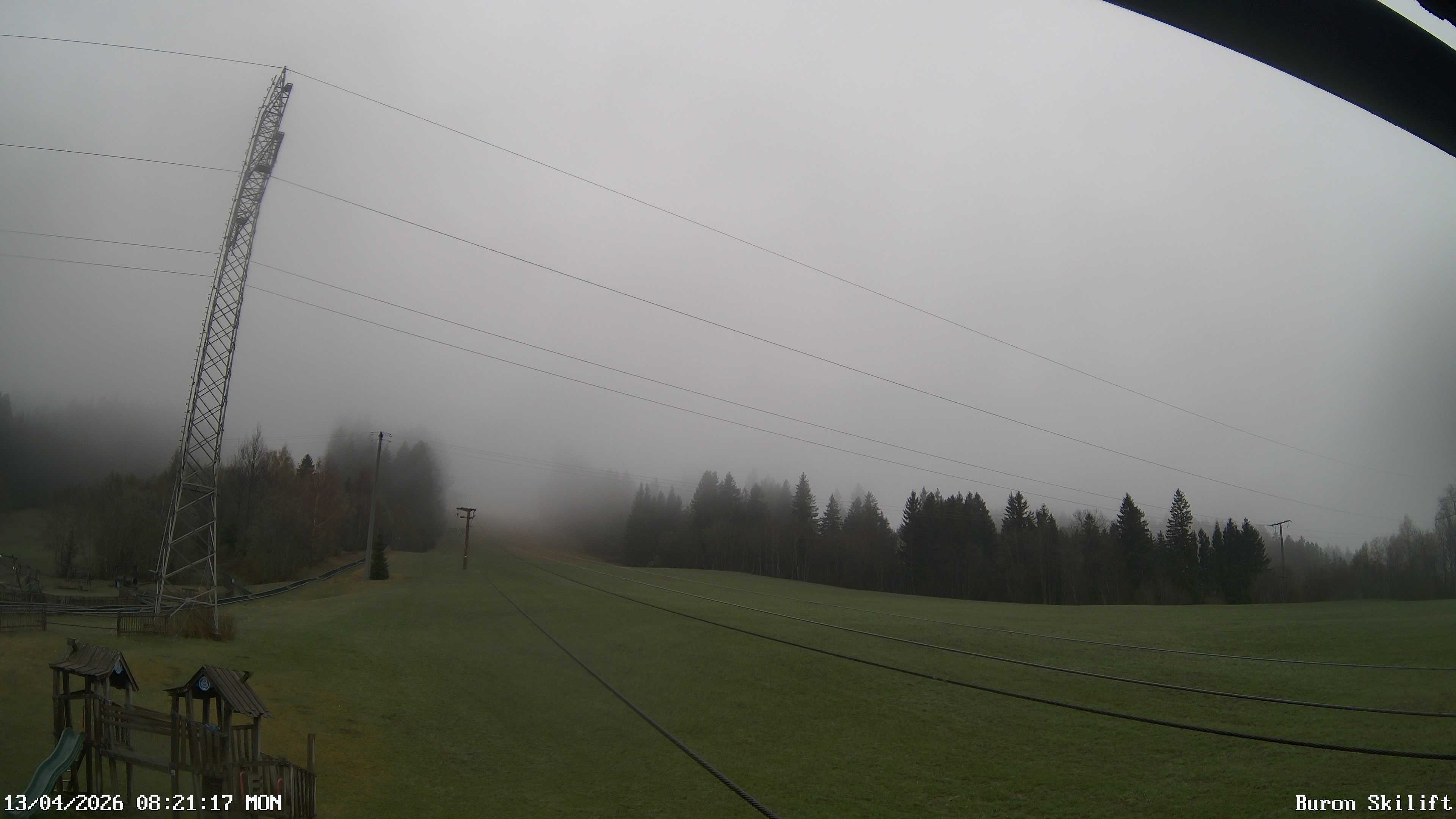 Archiv Foto Webcam Blick von der Talstation des Schlepplifts Buron auf den Lift und die Piste