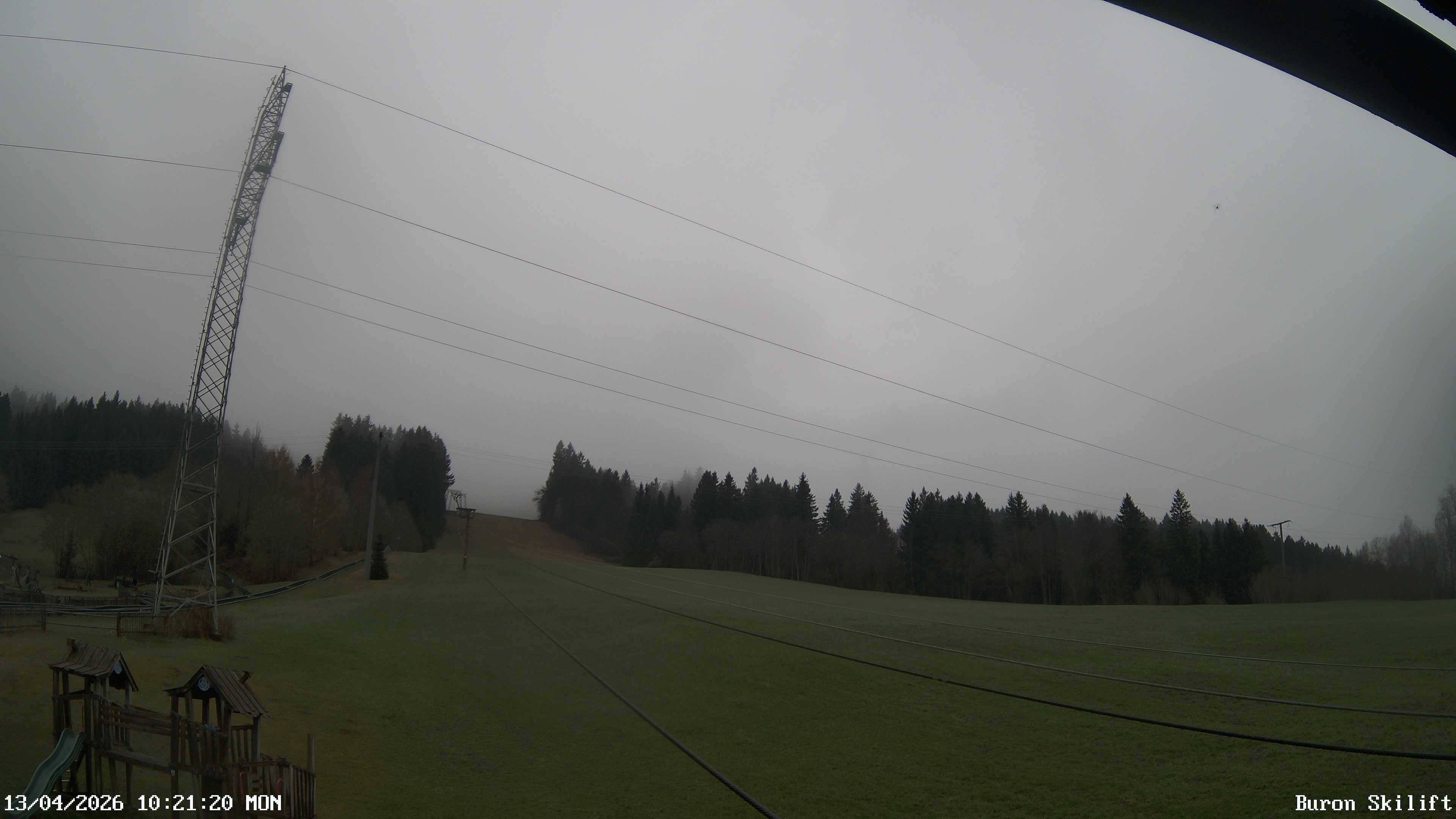 Archiv Foto Webcam Blick von der Talstation des Schlepplifts Buron auf den Lift und die Piste